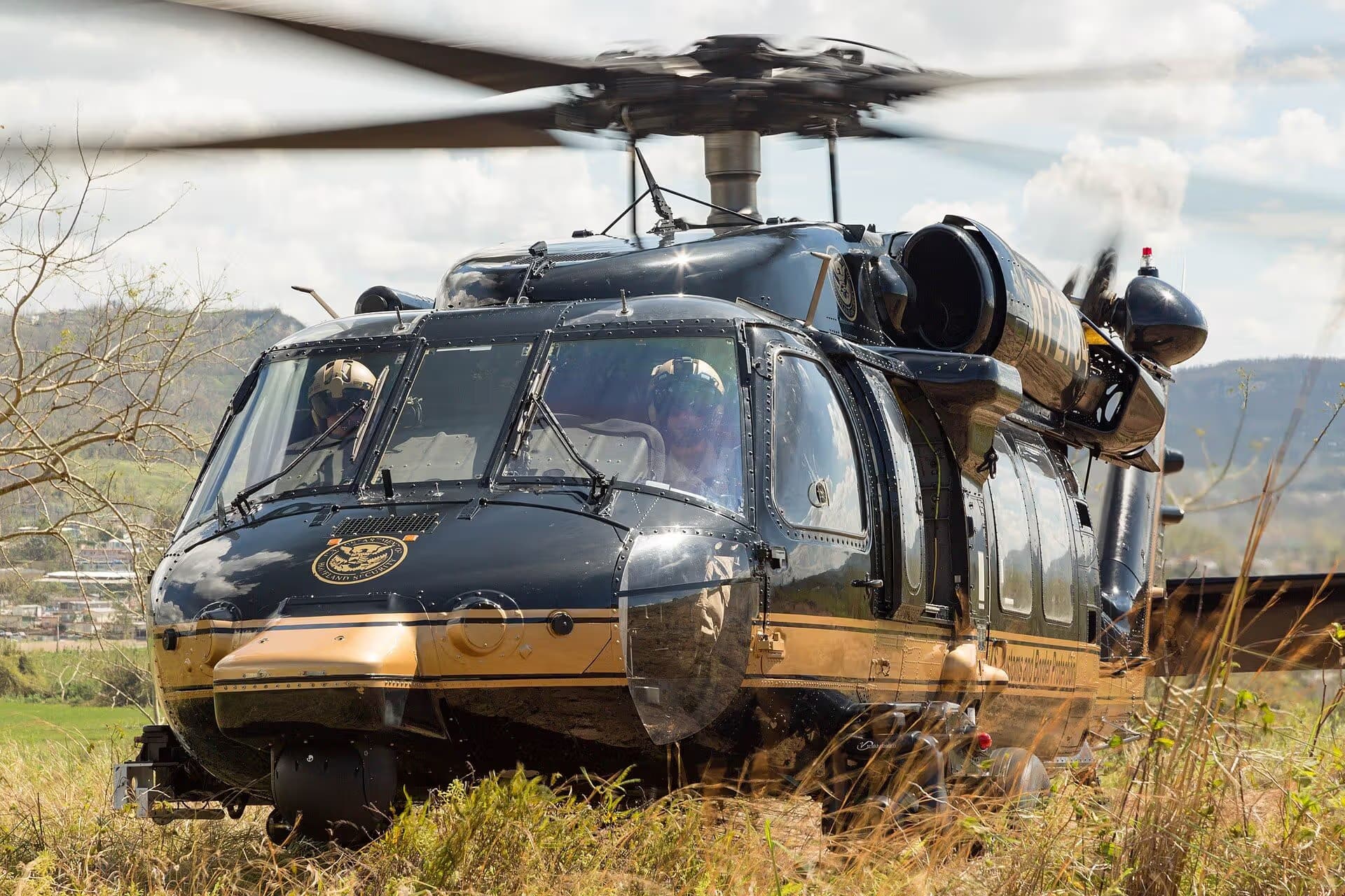 N72764 — Helicopter