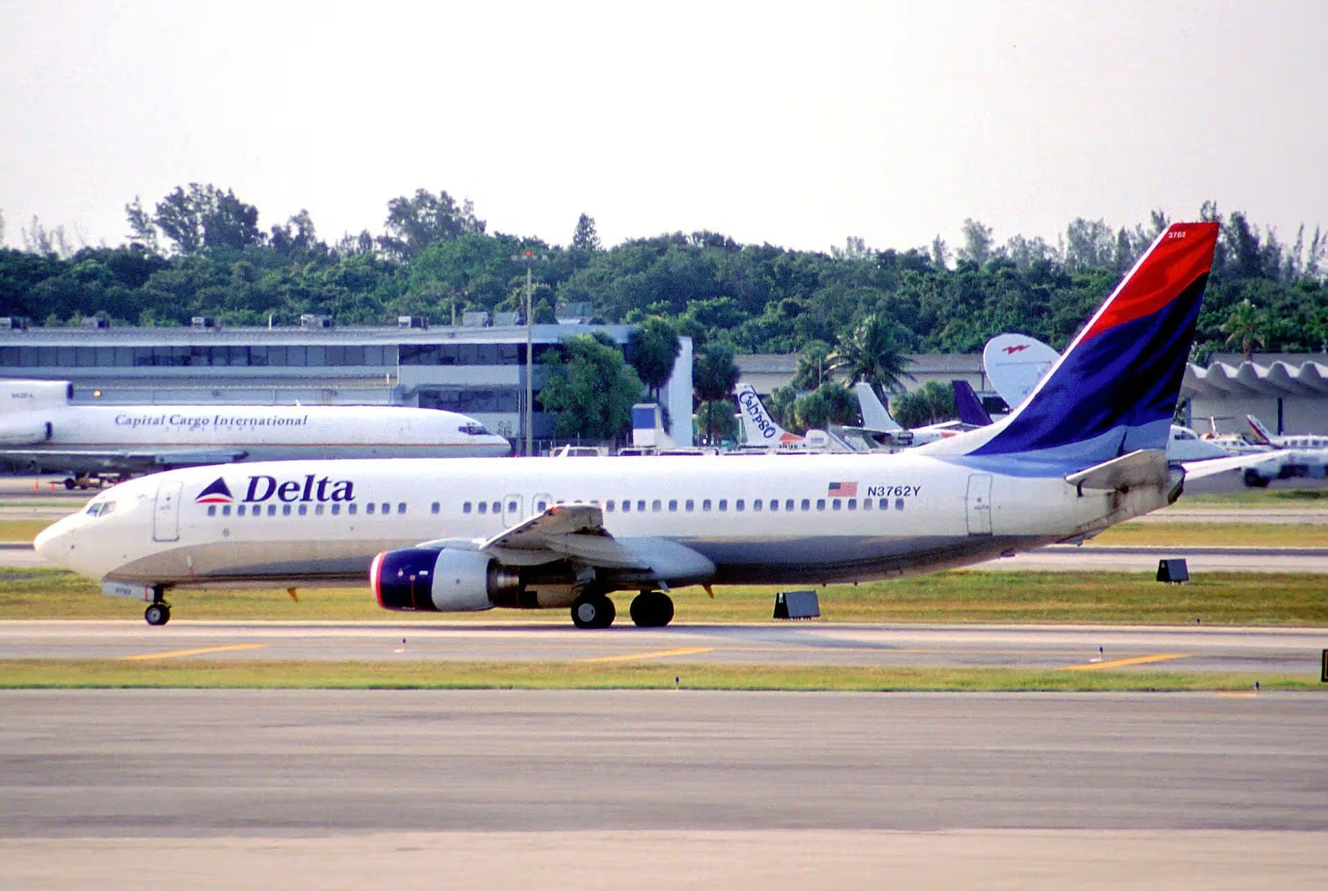 N3762Y — Twin-engine aircraft
