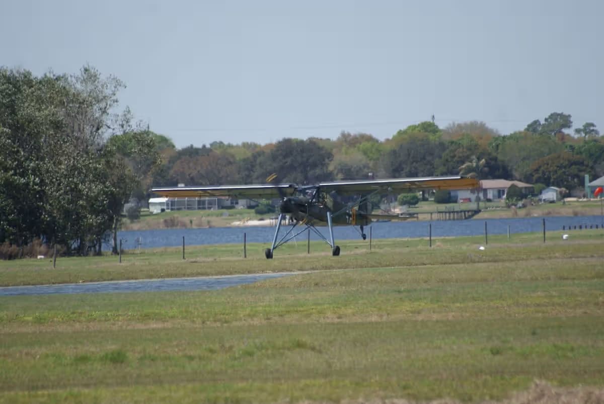 Unidentified — Single-engine aircraft