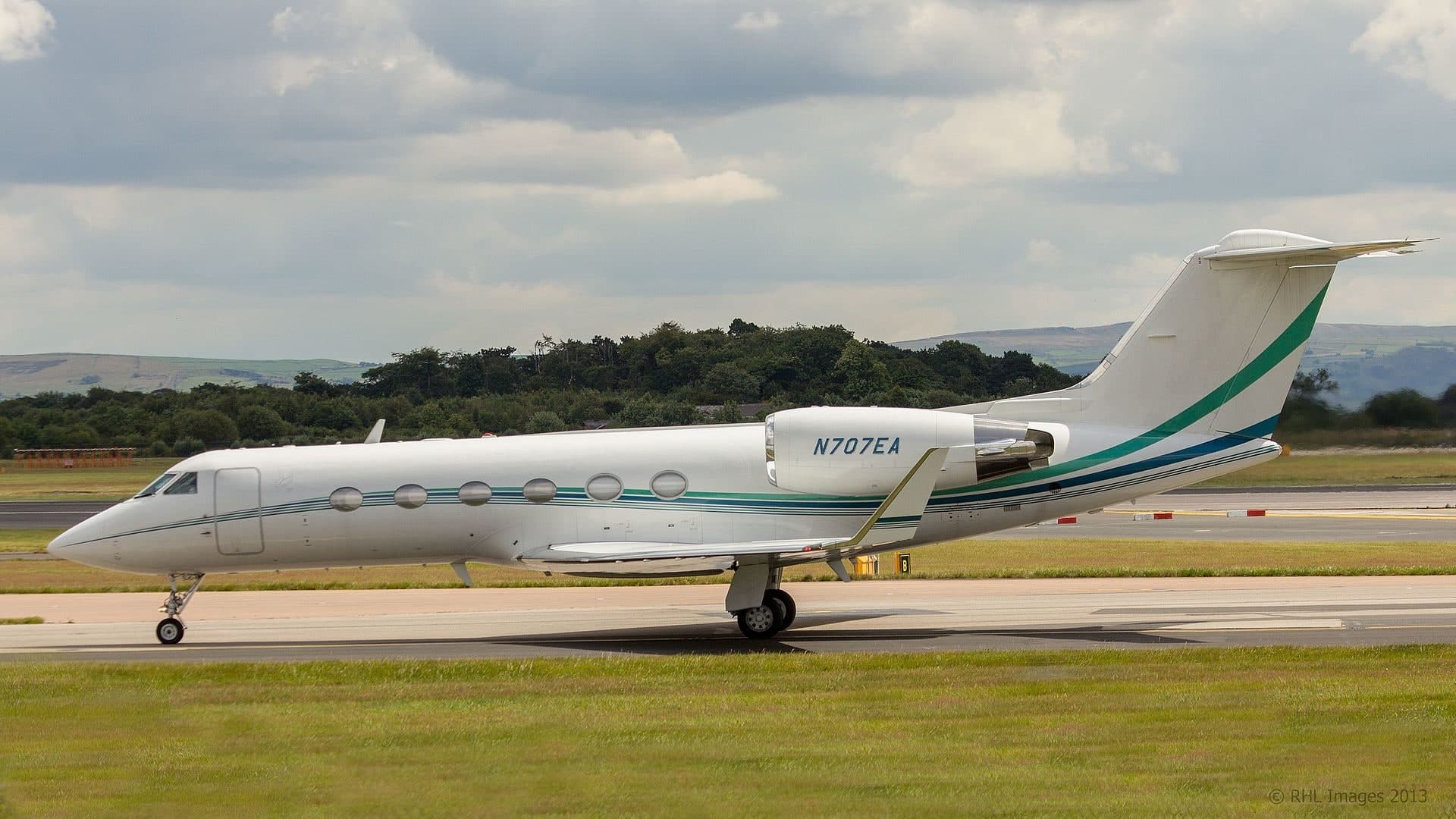 N707EA — Business jet