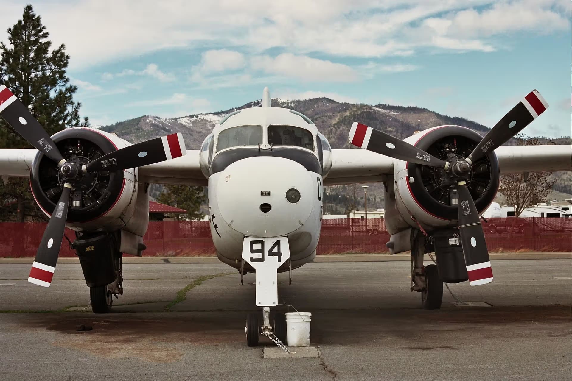 N404DF — Twin-engine aircraft