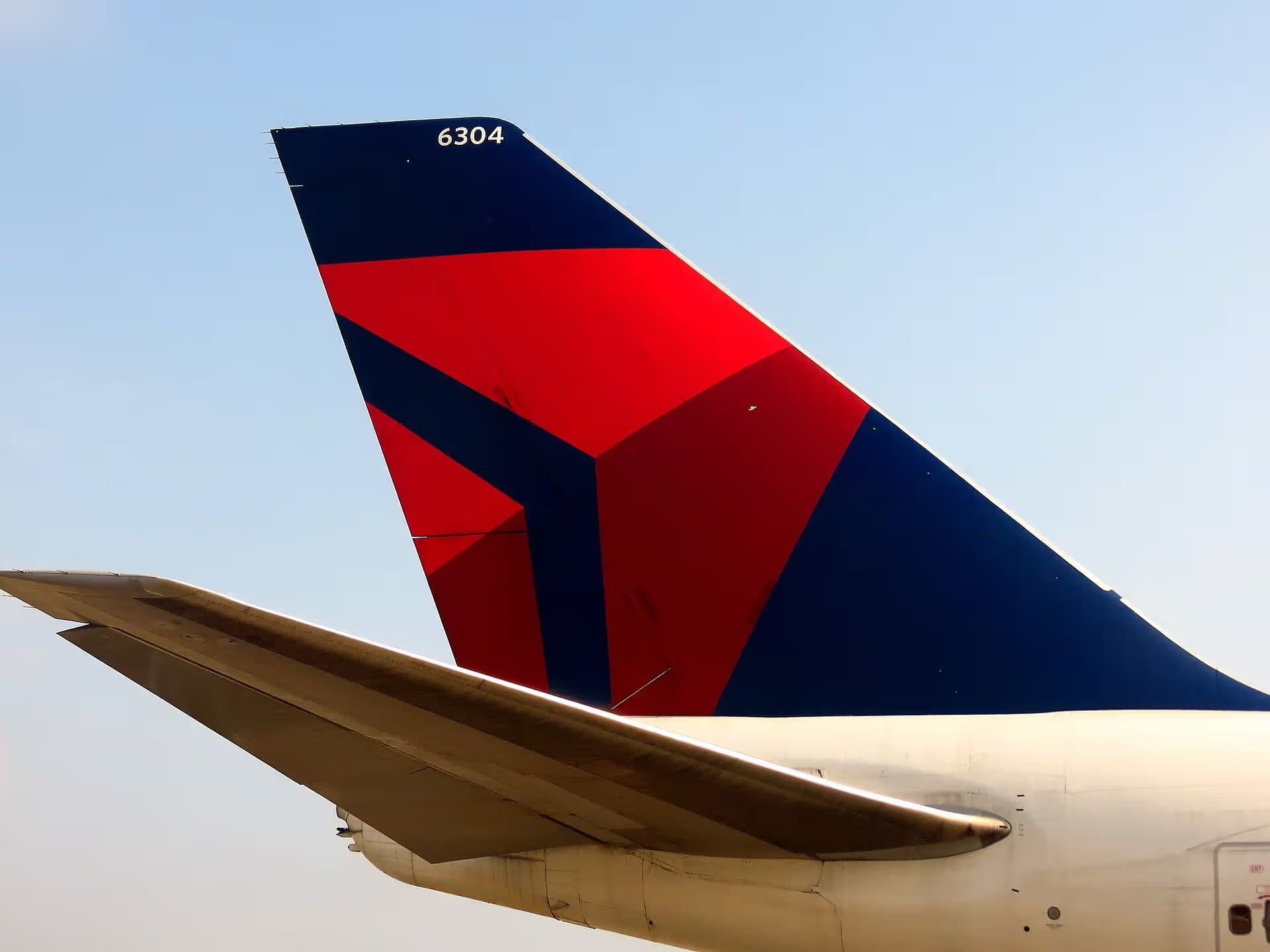 N664US — Aircraft