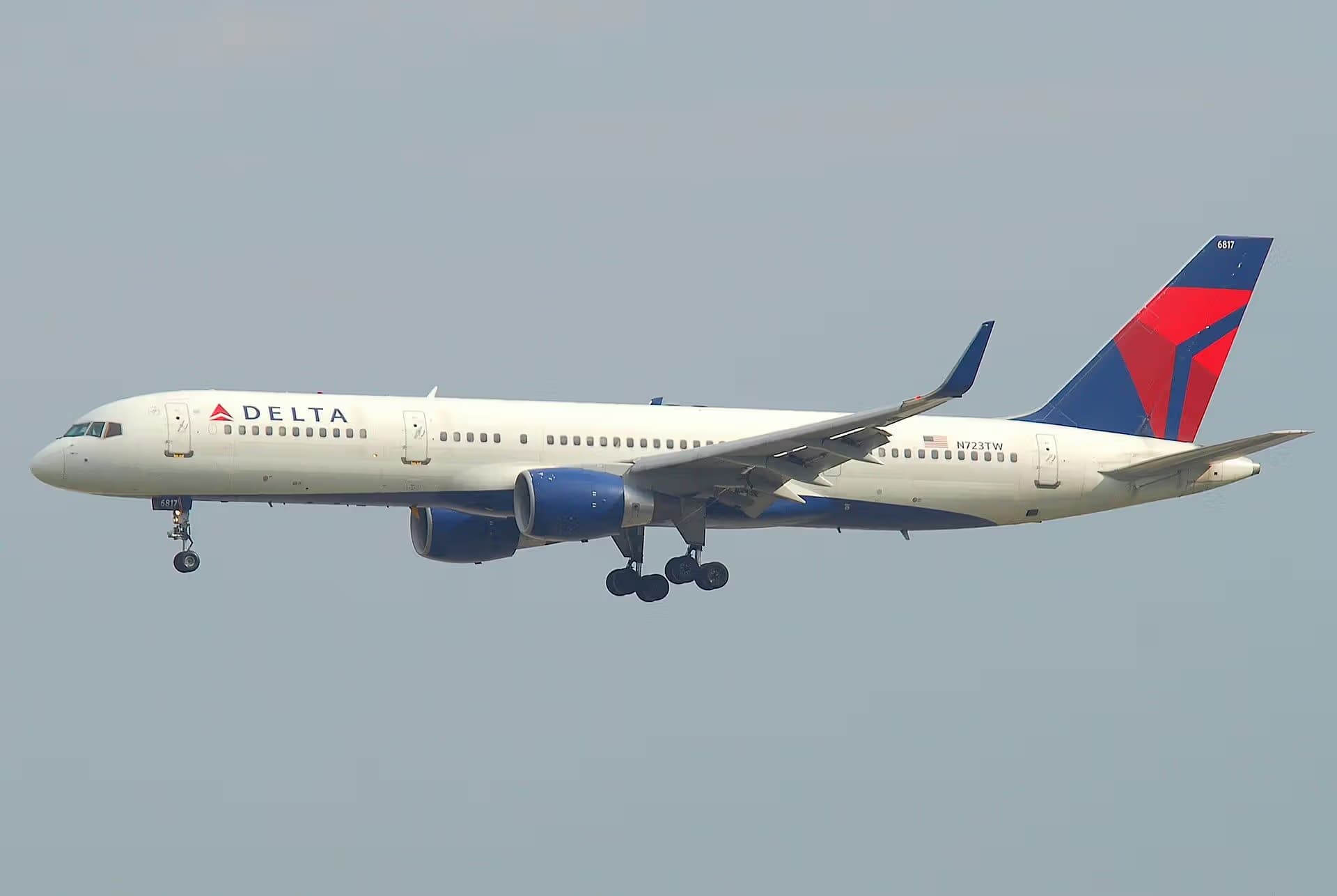 N723TW — Twin-engine aircraft