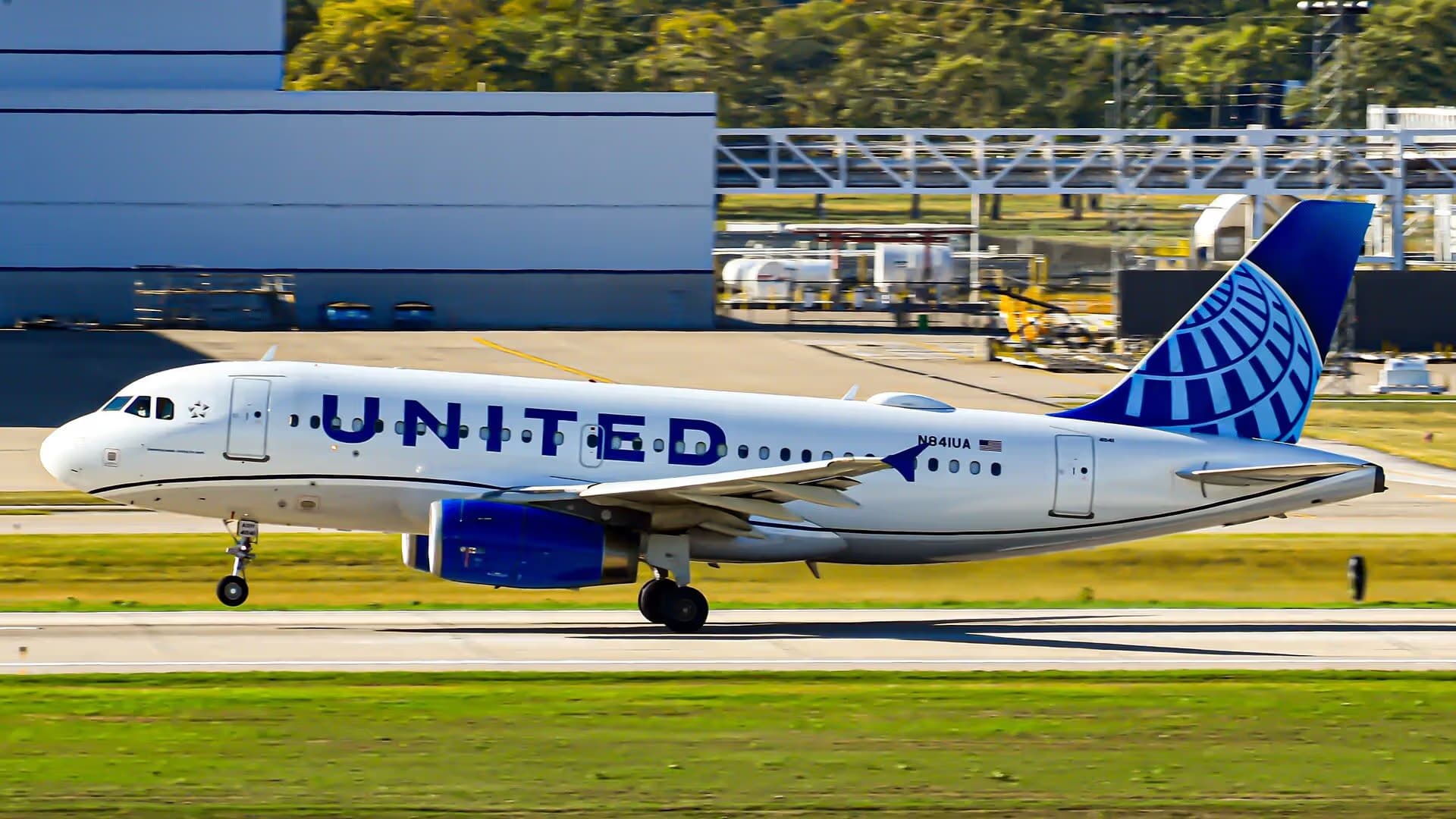 N841UA — Airbus