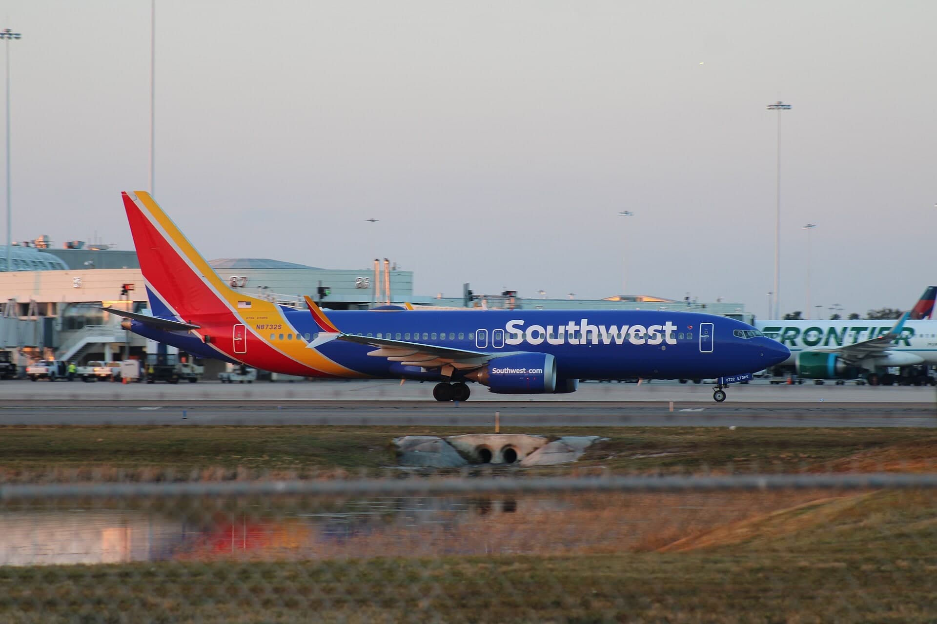 N8732S — Boeing