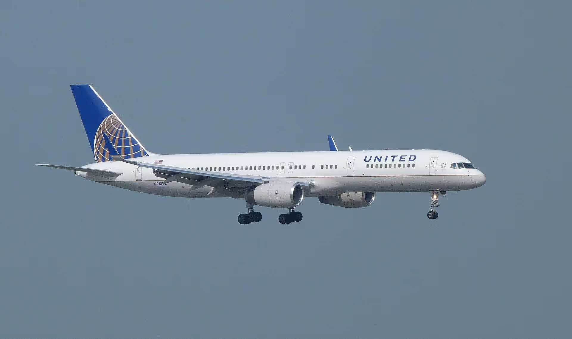 N26123 — Twin-engine aircraft