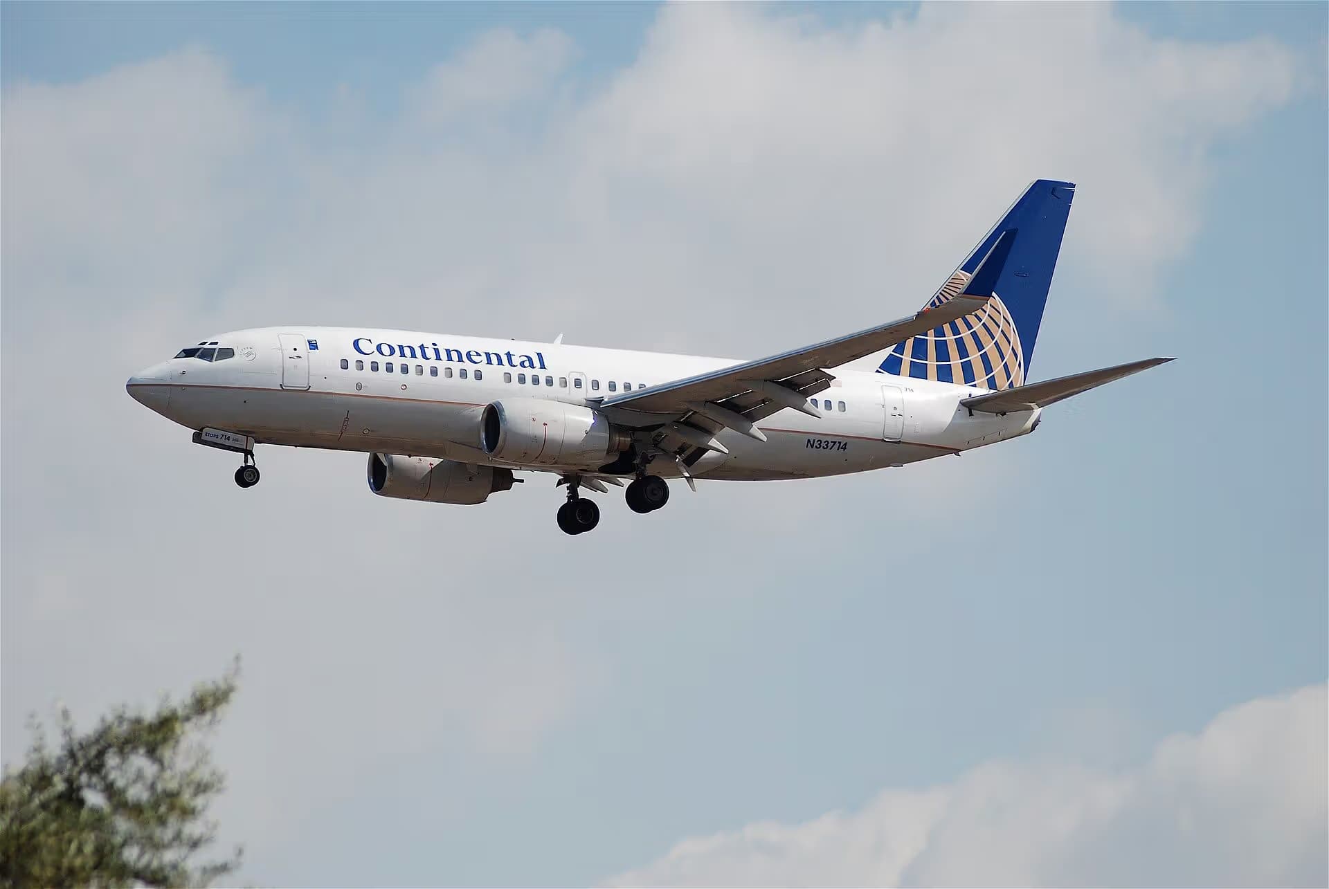 N33714 — Twin-engine aircraft at Los Angeles International Airport
