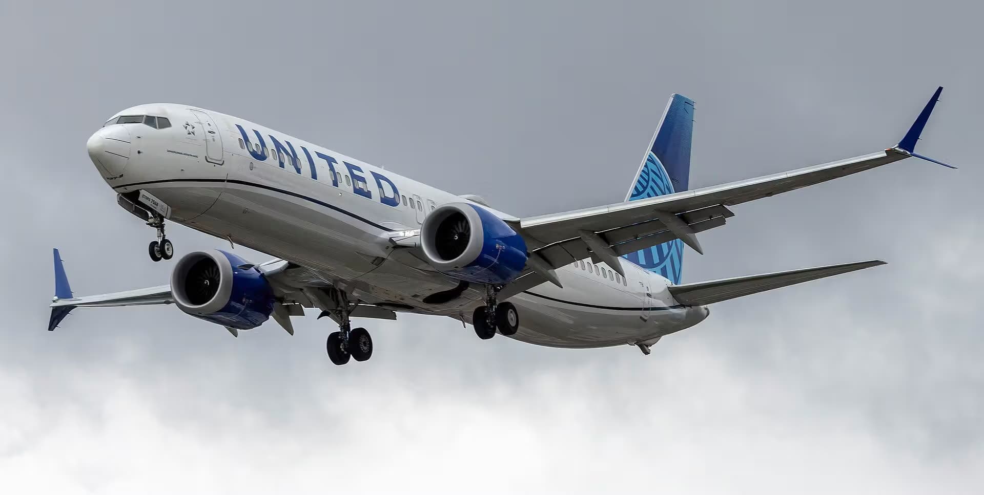 N27568 — Boeing
