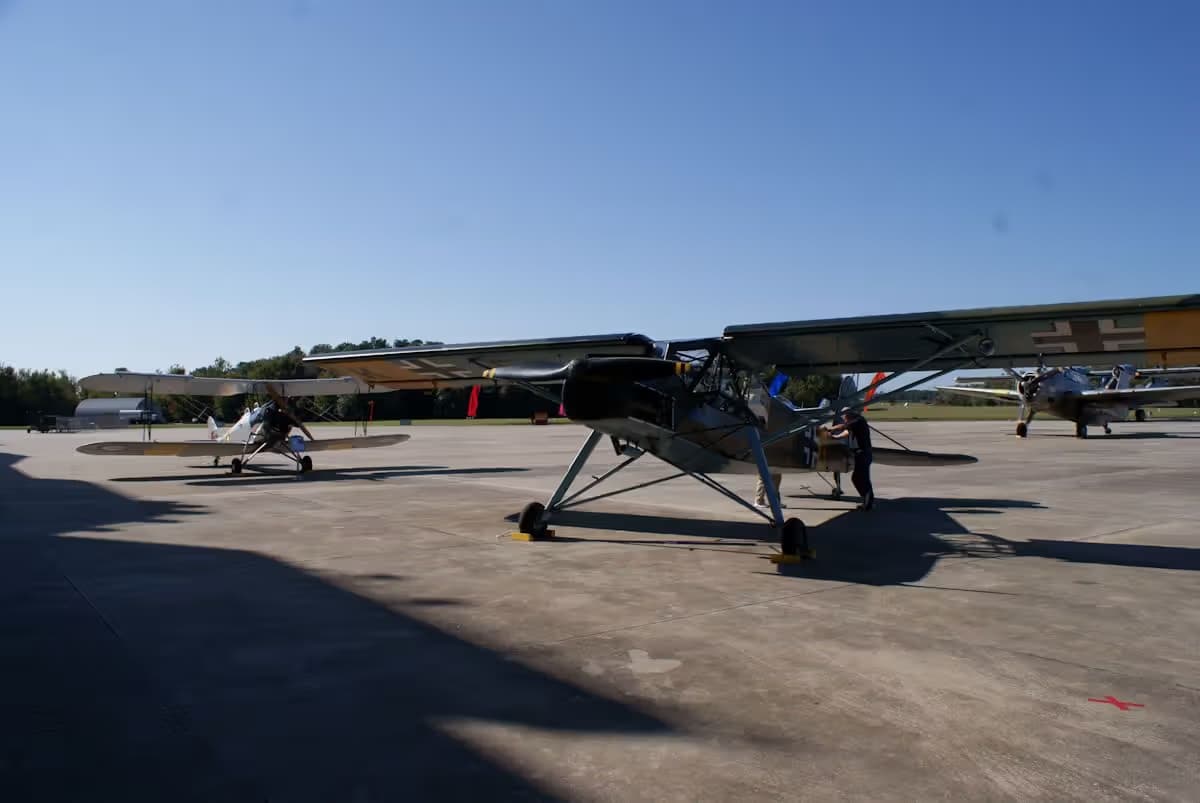 Unidentified — Single-engine aircraft