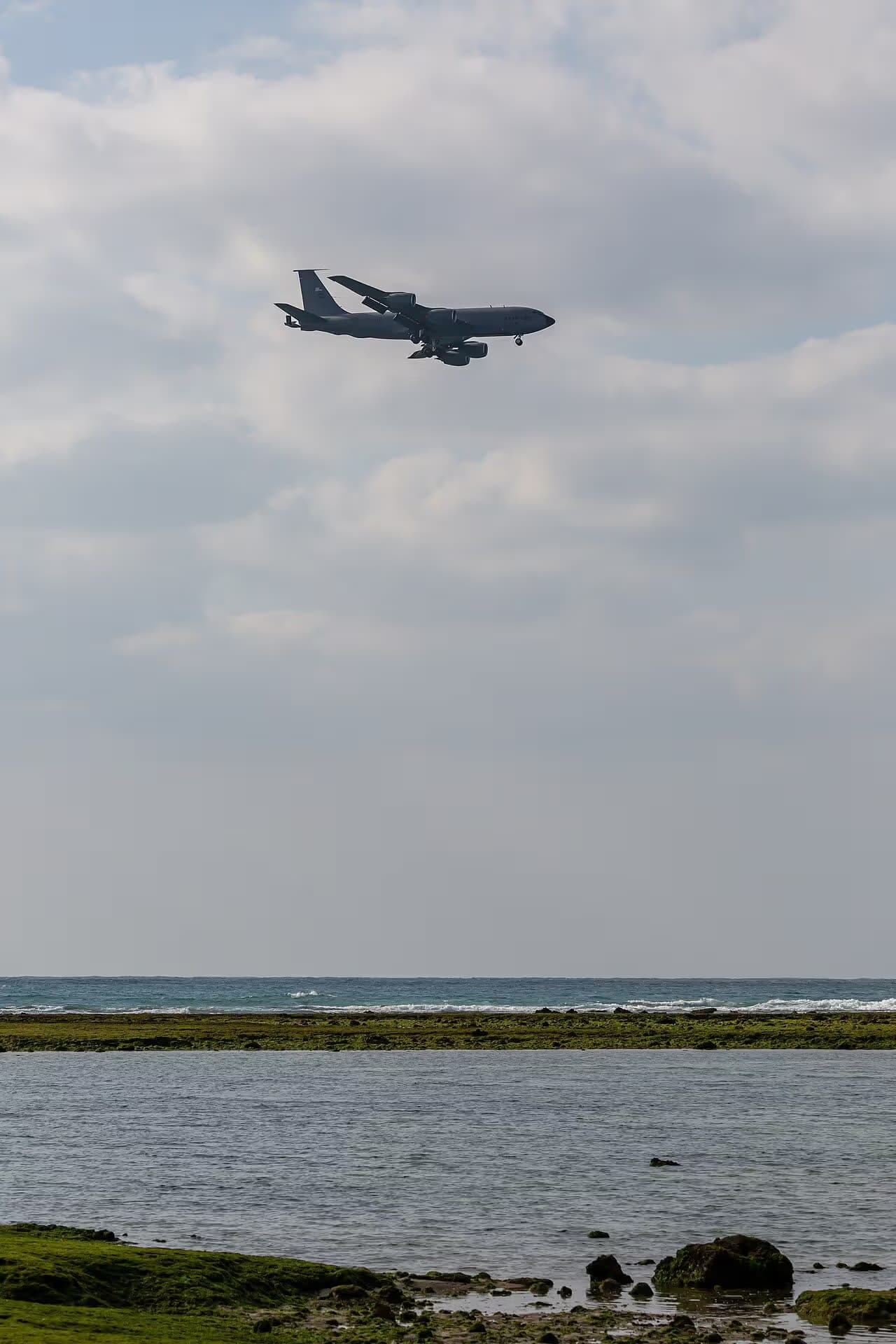 Unidentified — Twin-engine aircraft