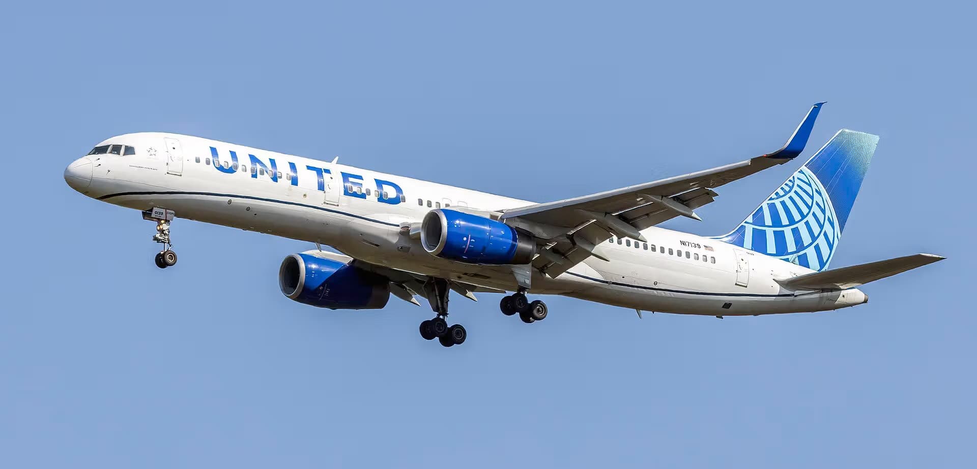 N17139 — Twin-engine aircraft
