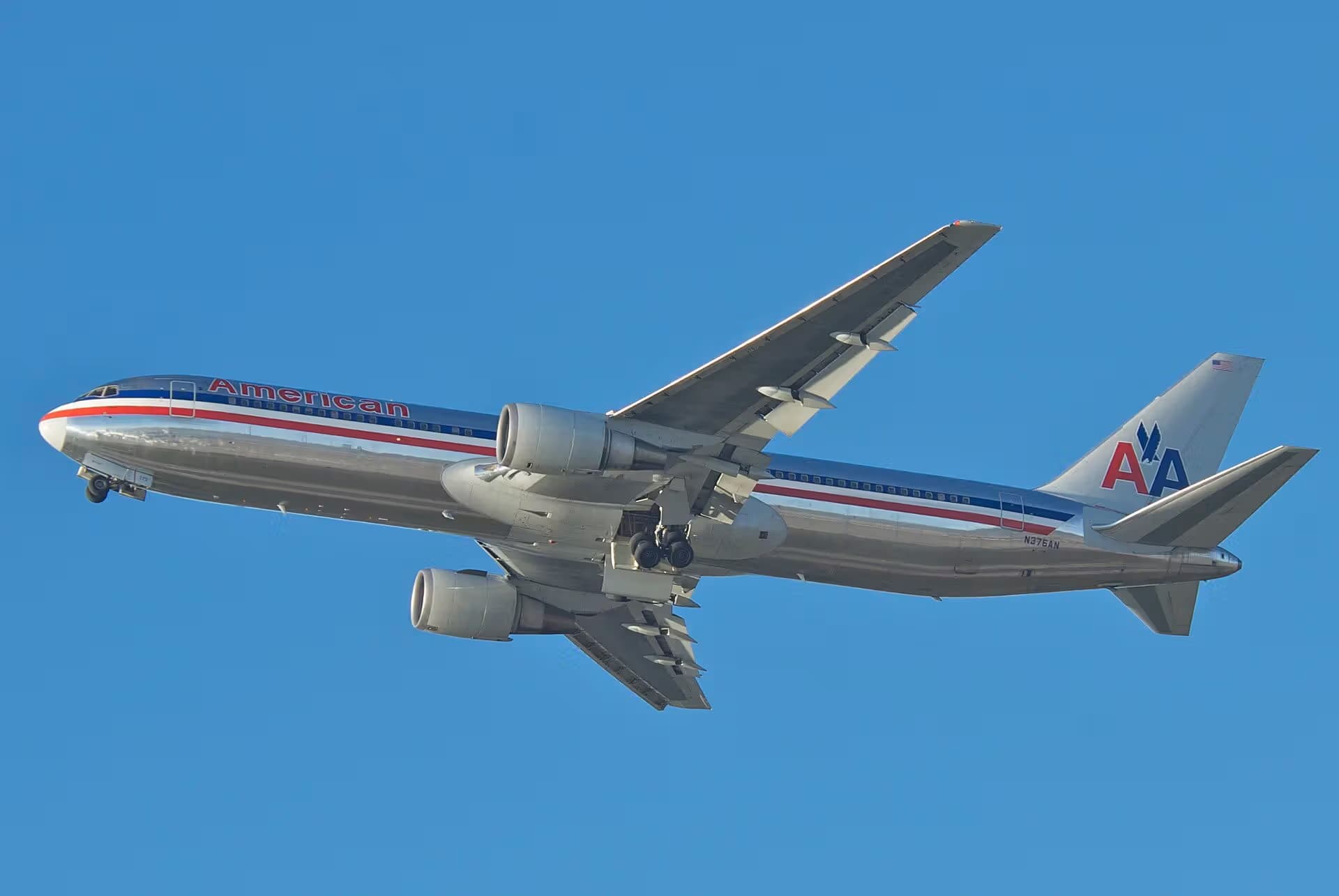 N376AN — Twin-engine aircraft
