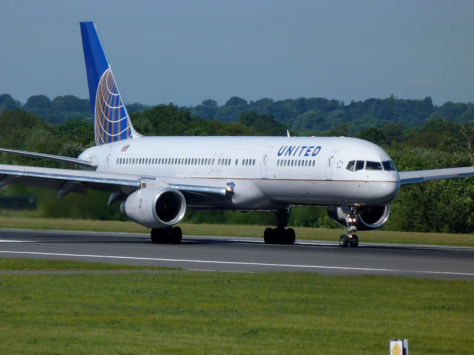 N29124 — Twin-engine aircraft