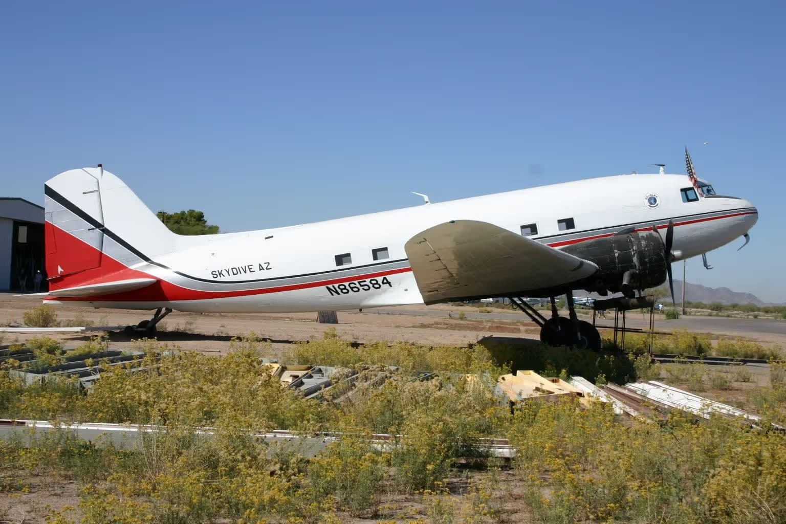 N86584 — Twin-engine aircraft