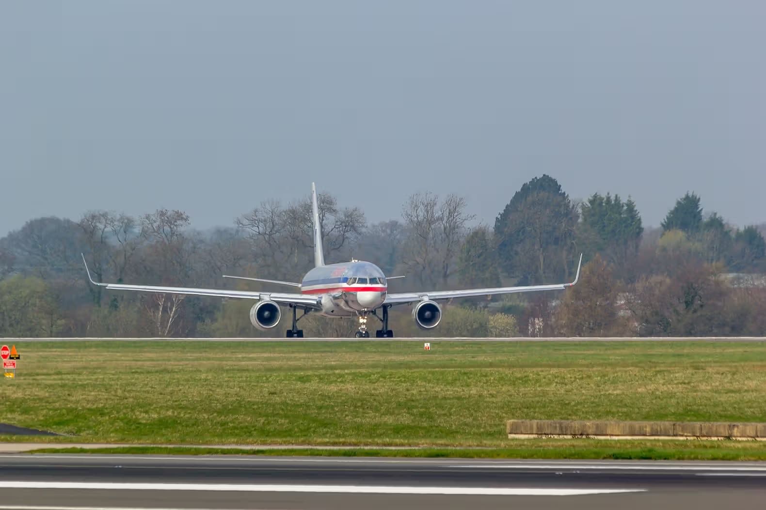 N189AN — Twin-engine aircraft