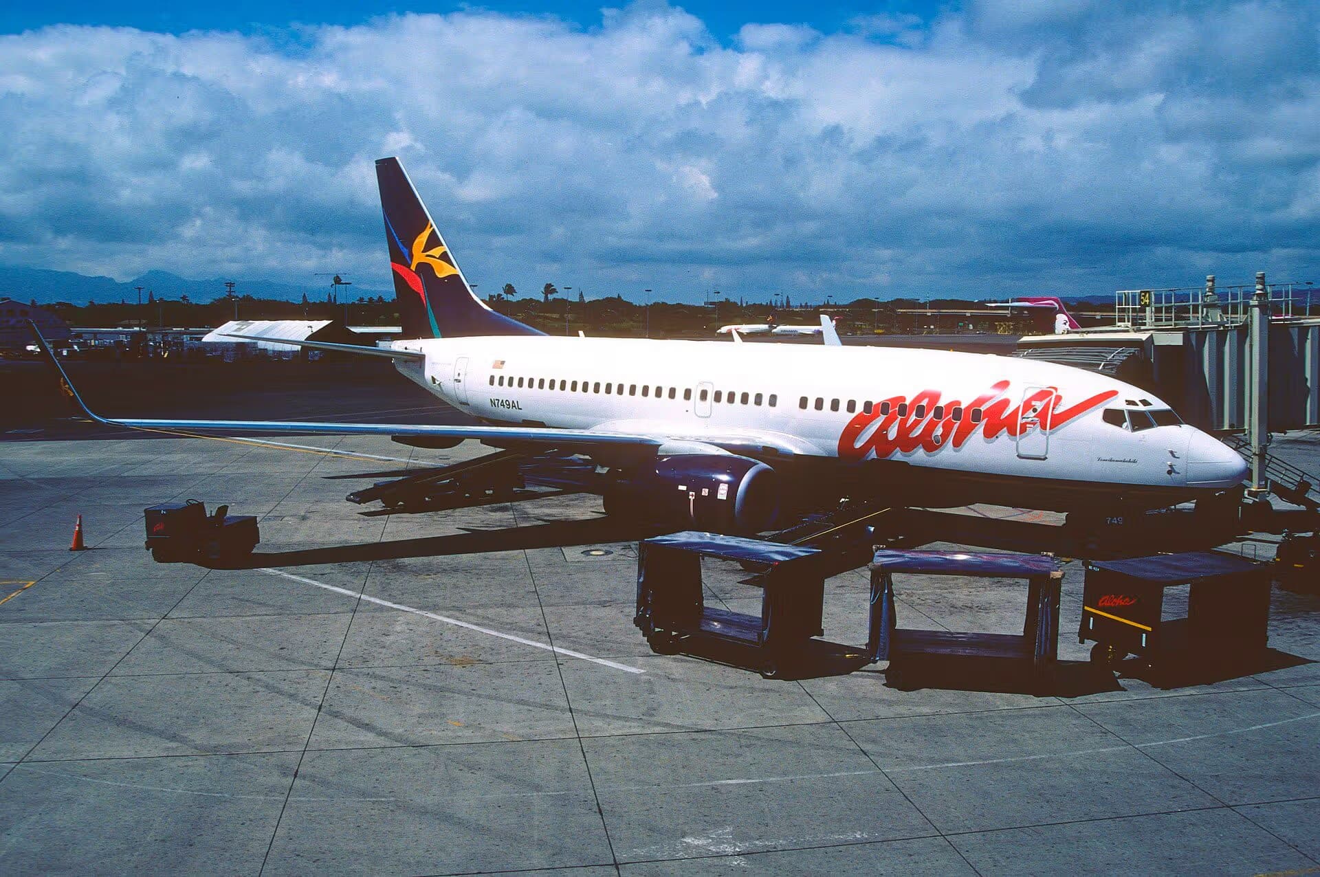 N749AL — Twin-engine aircraft