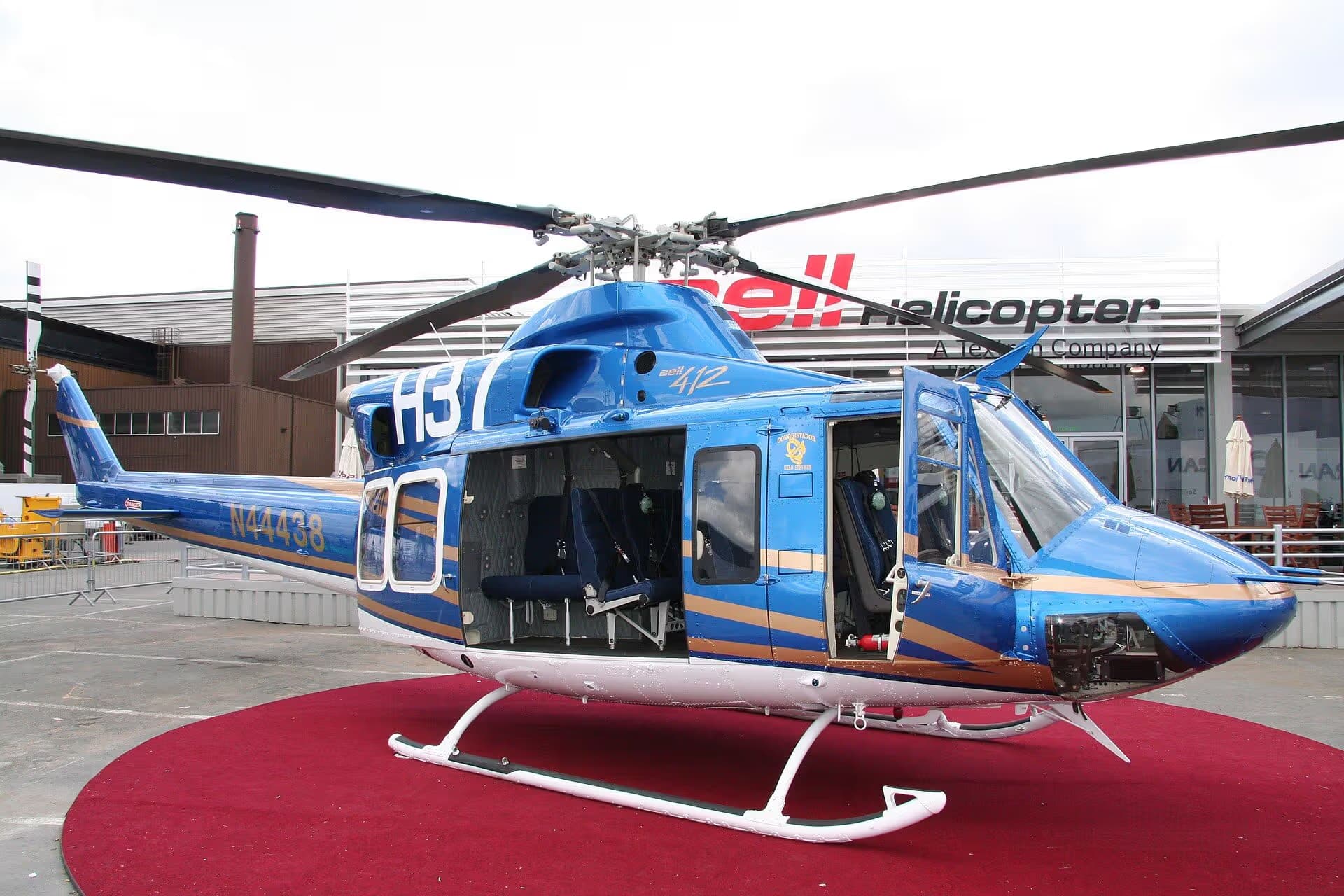 N44438 — Helicopter
