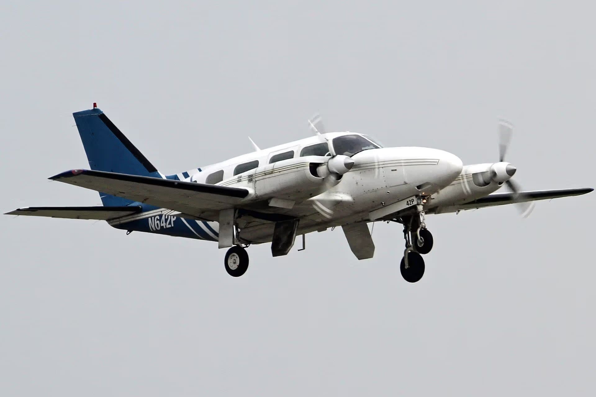 N642P — Twin-engine aircraft