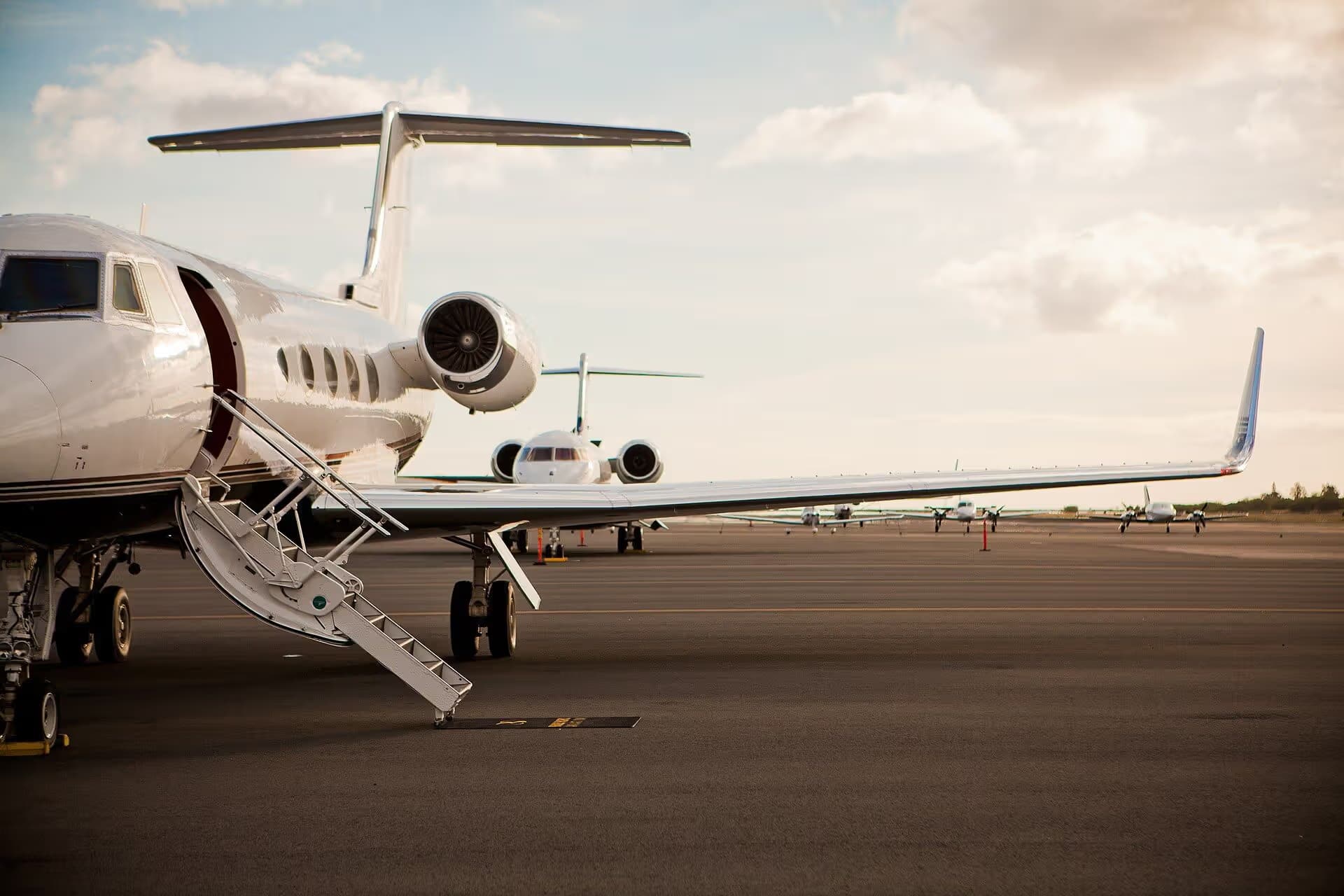 N227LA — Business jet