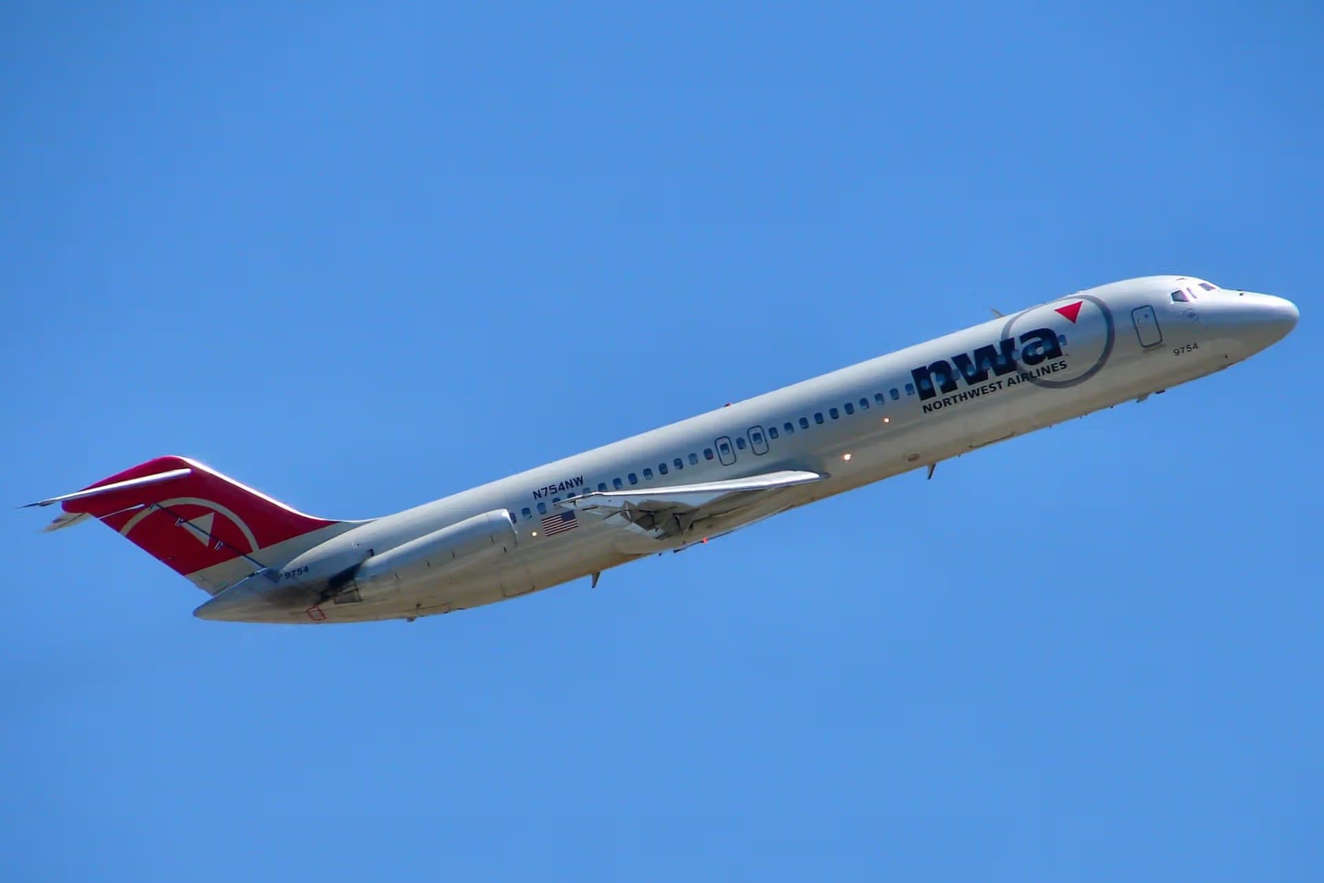 N754NW — Twin-engine aircraft