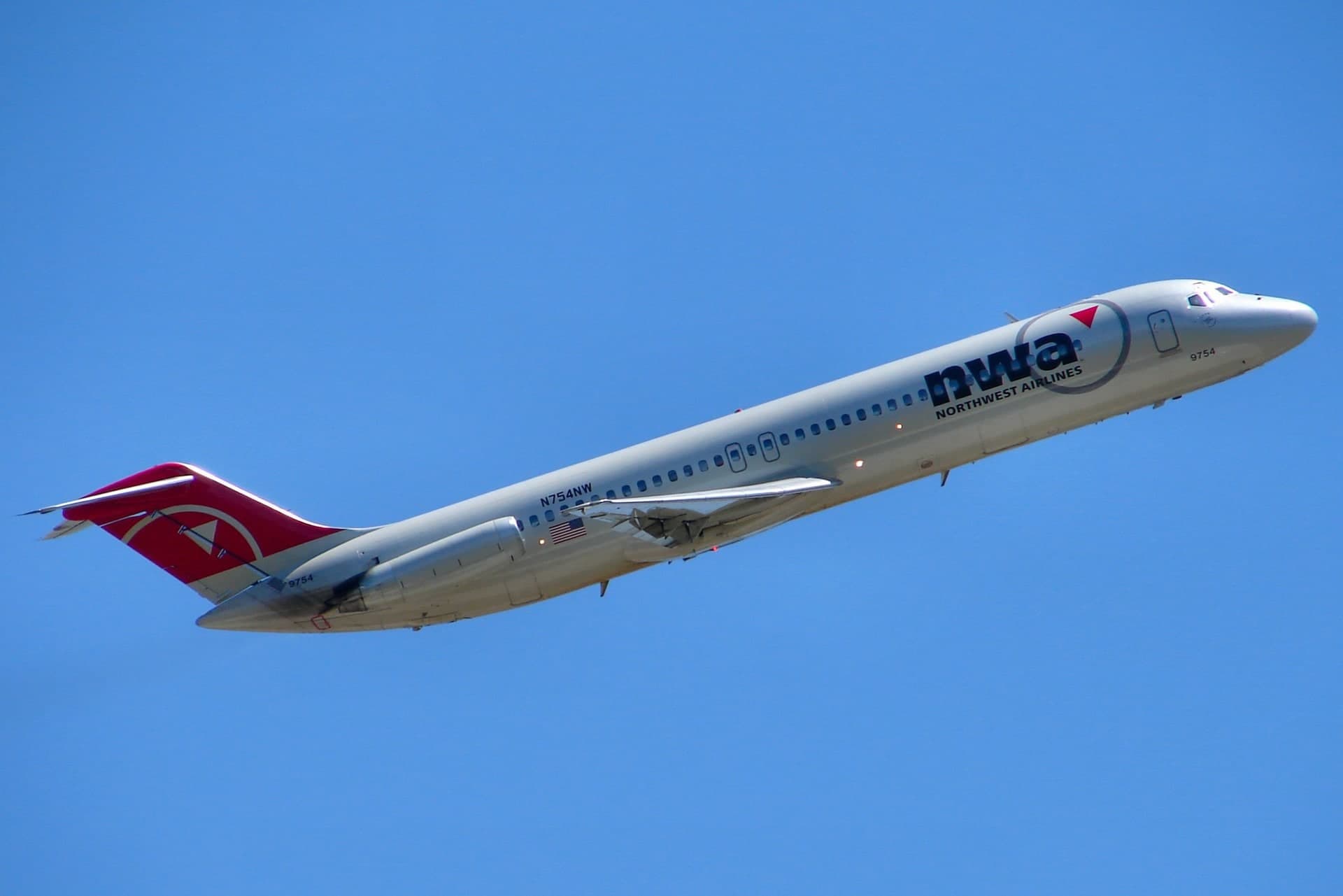 N754NW — Twin-engine aircraft