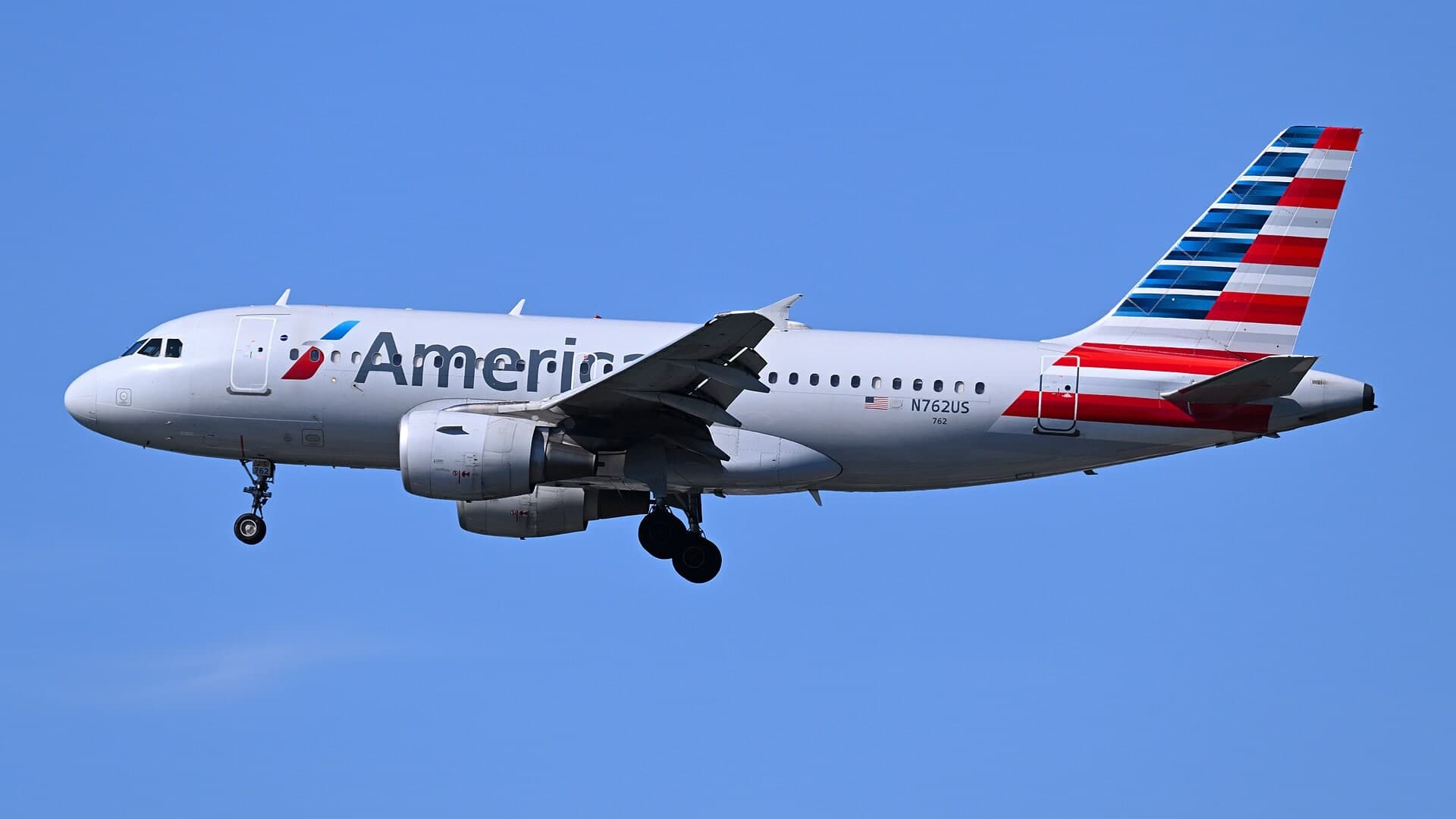 N762US — Twin-engine aircraft