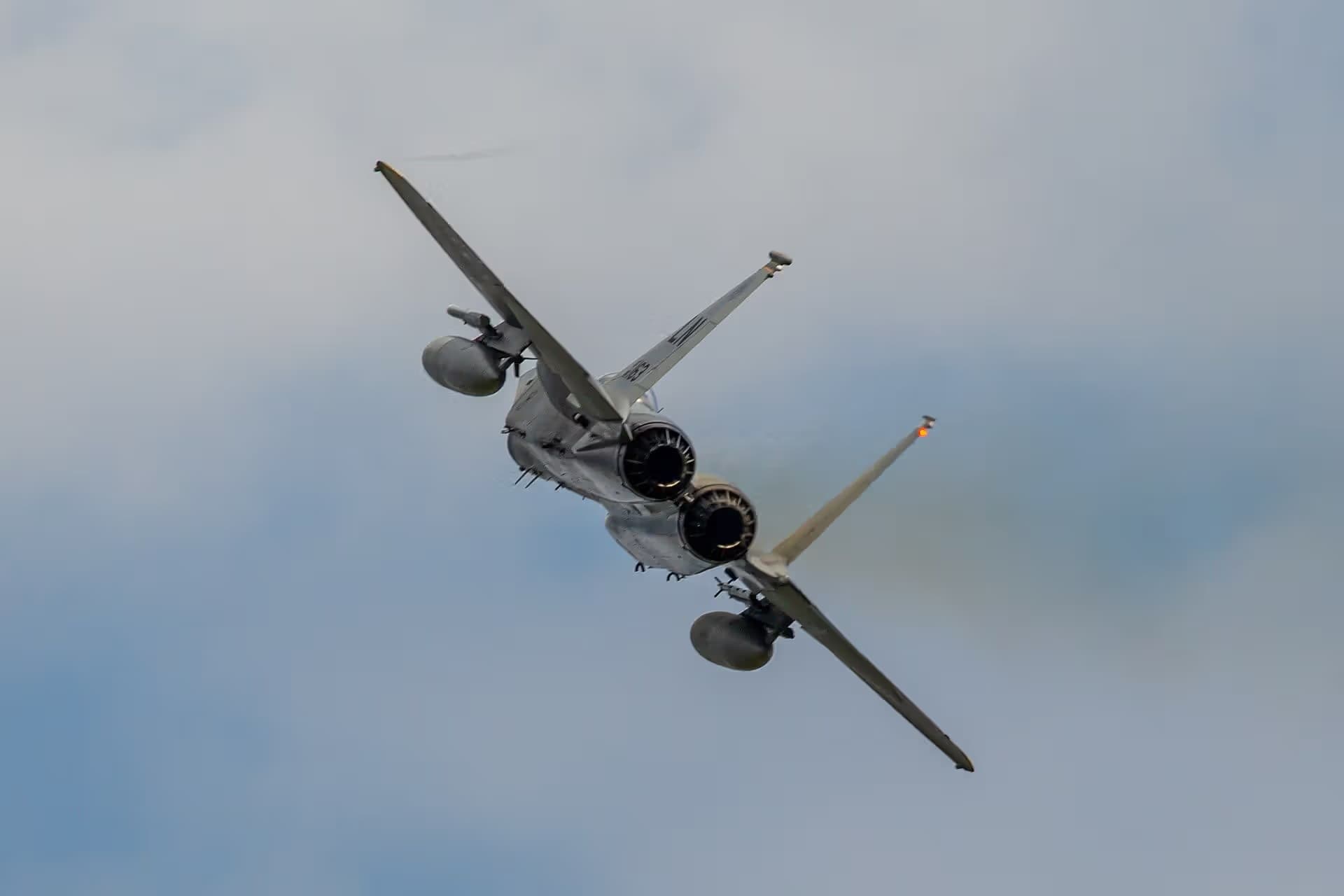 Unidentified — Twin-engine aircraft