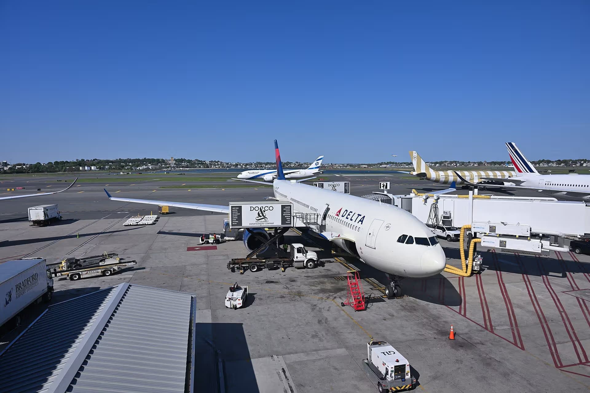 N829NW — Twin-engine aircraft