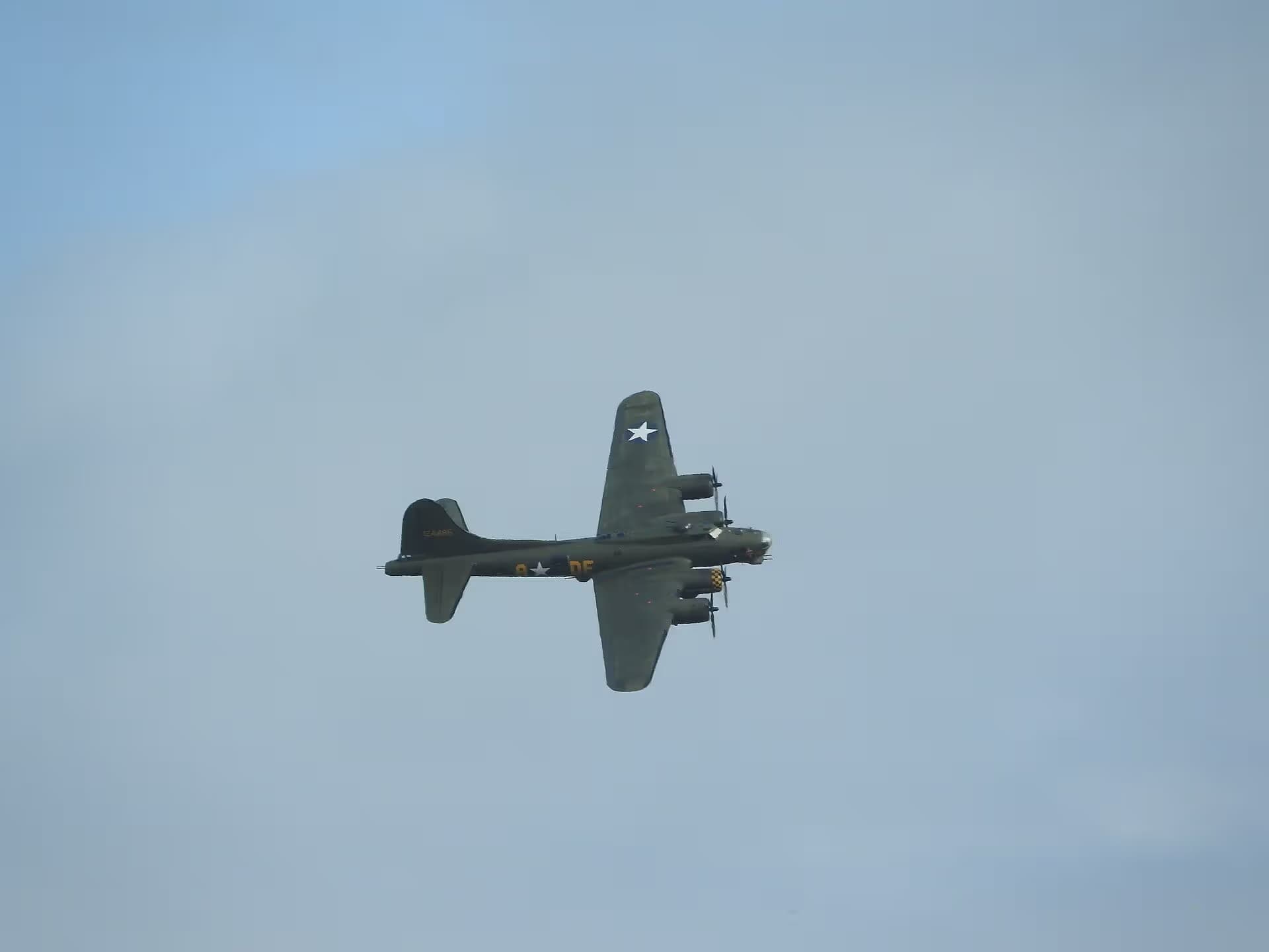 Unidentified — Twin-engine aircraft