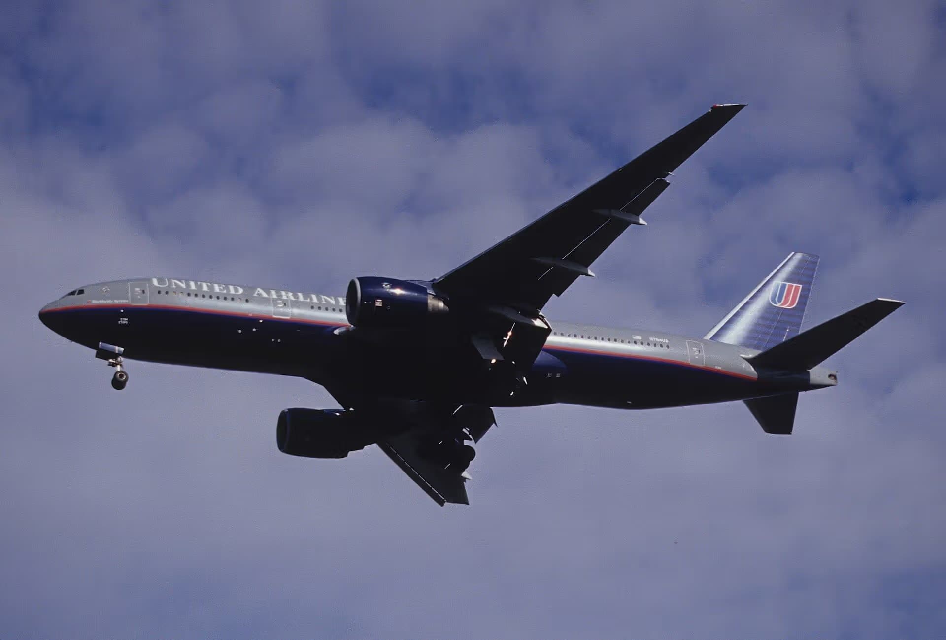 N784UA — Twin-engine aircraft