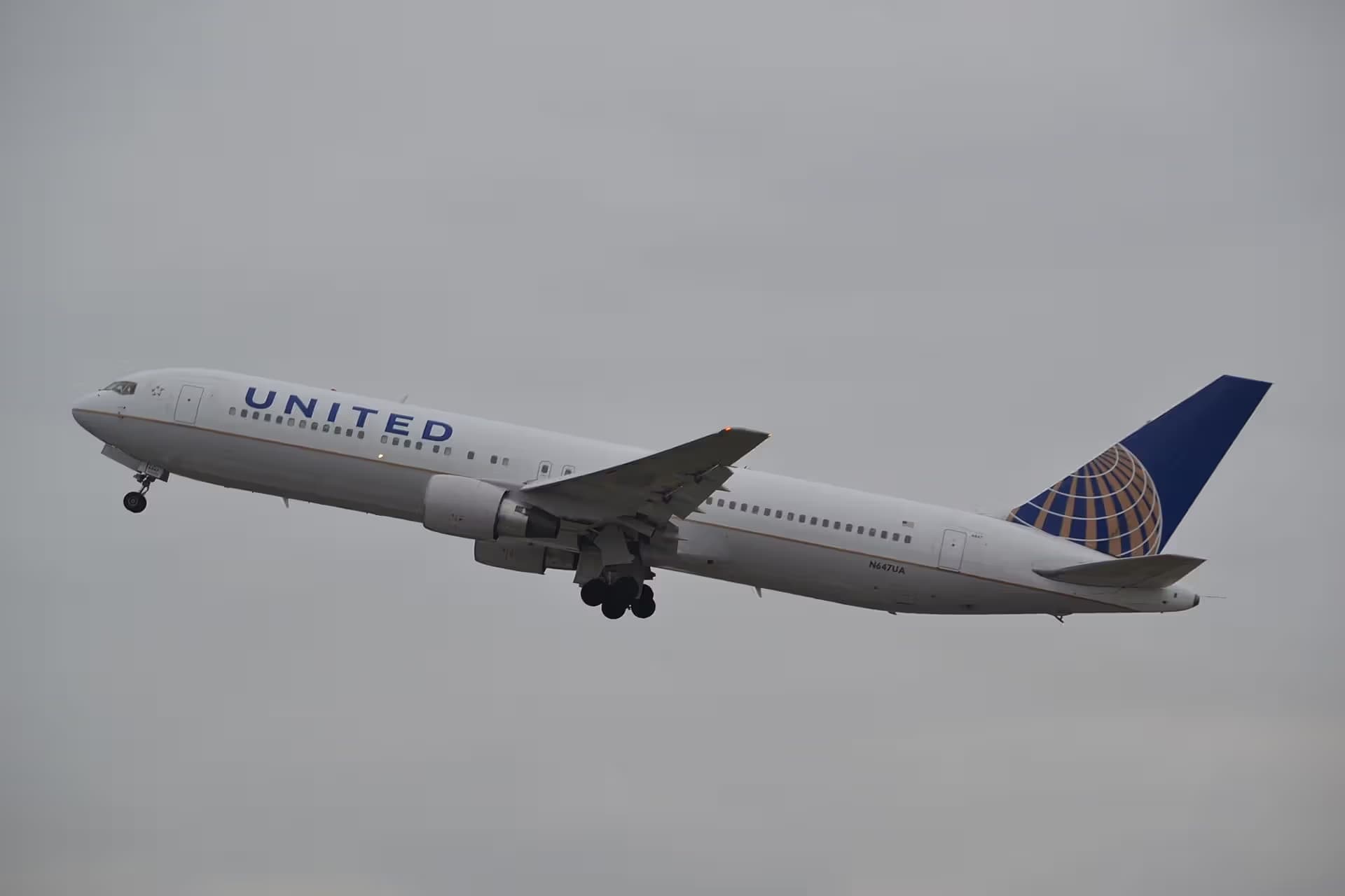 N647UA — Boeing