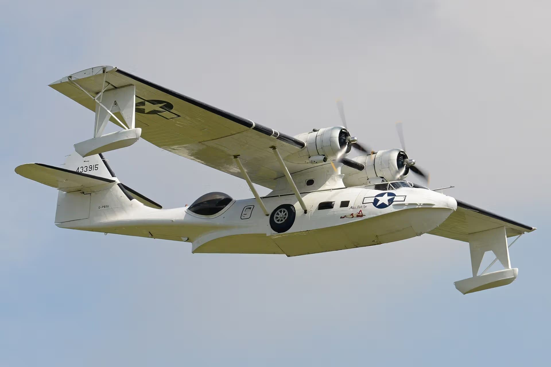 Unidentified — Twin-engine aircraft