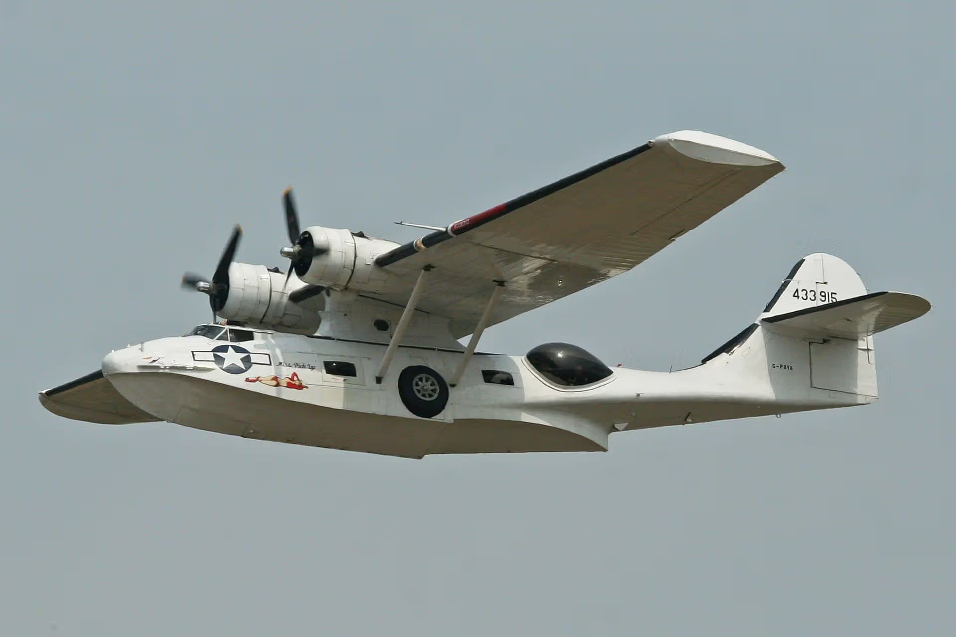 Unidentified — Twin-engine aircraft