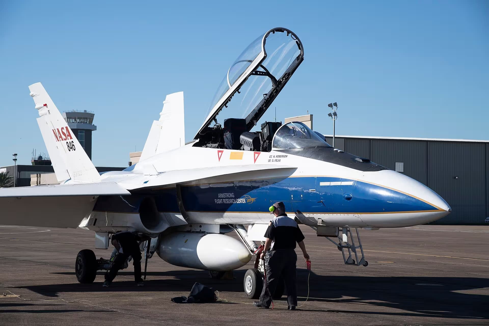 N846NA — Twin-engine aircraft
