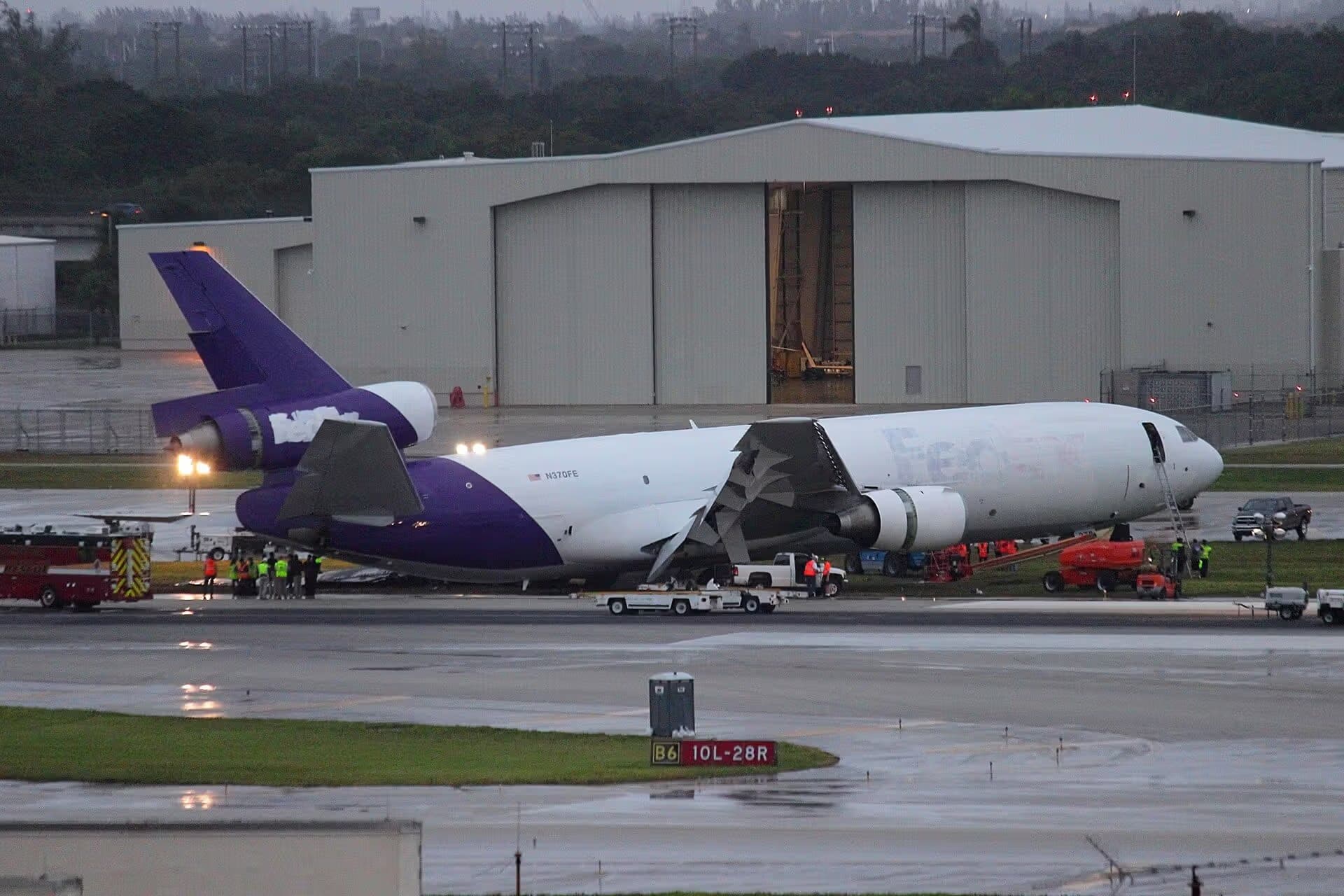N370FE — Douglas