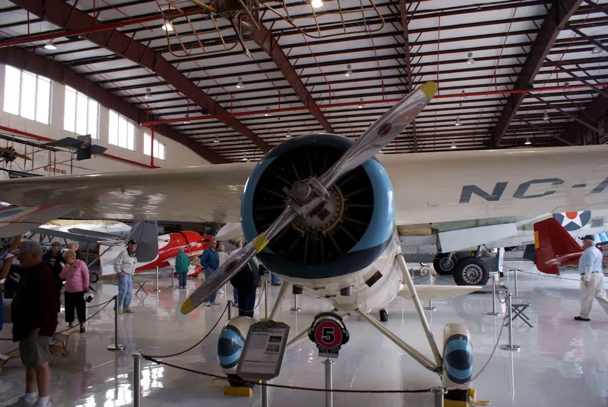 Unidentified — Single-engine aircraft