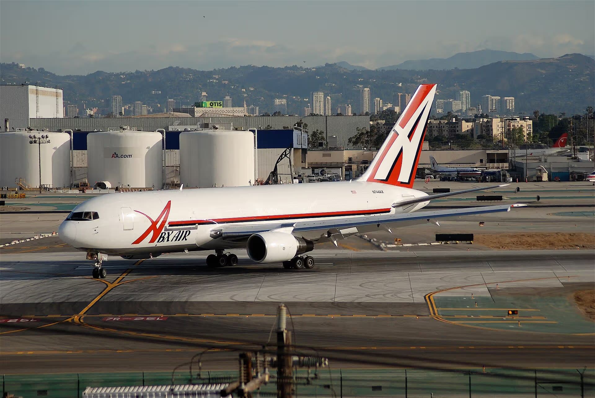 N744AX — Boeing
