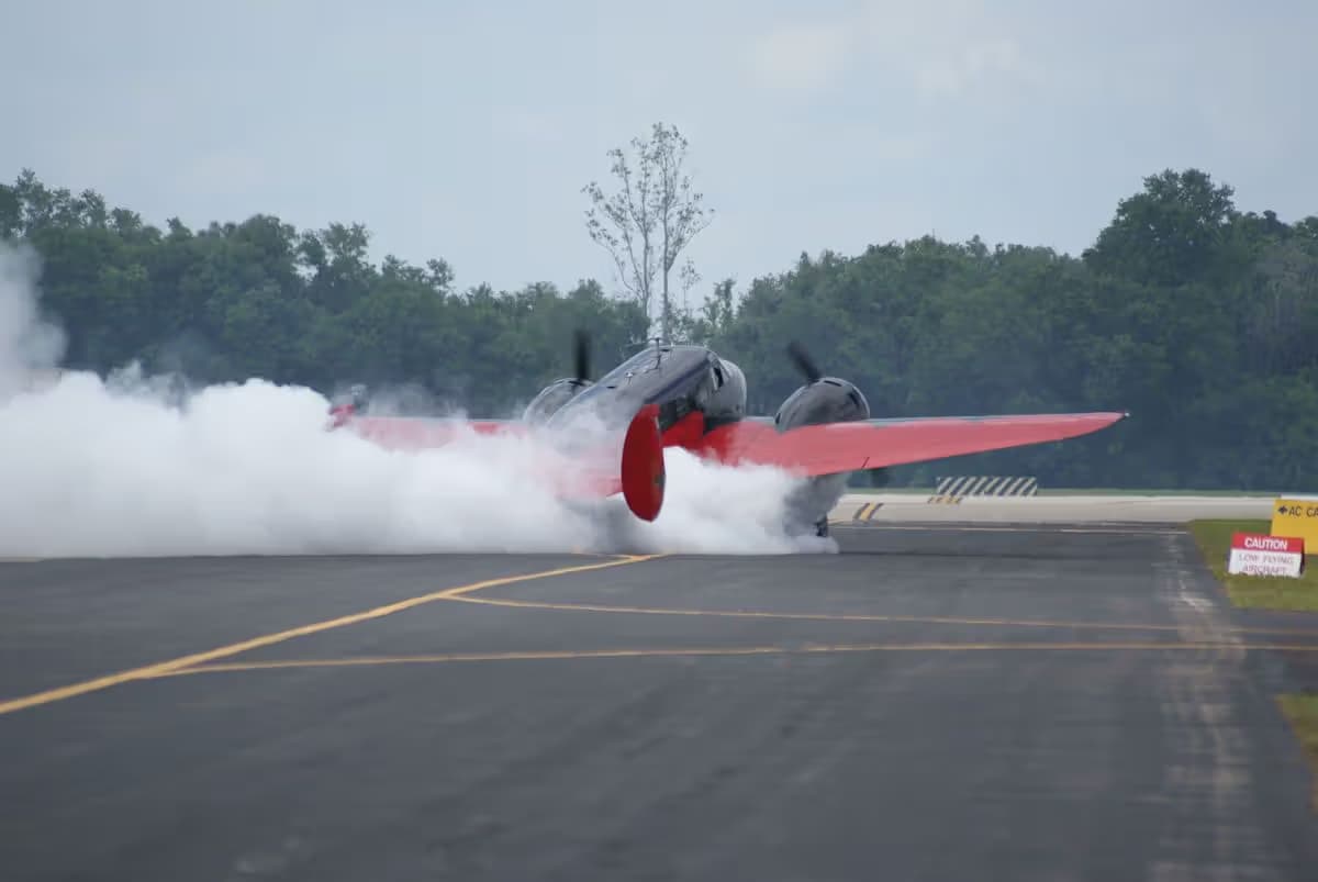N9109R — Twin-engine aircraft
