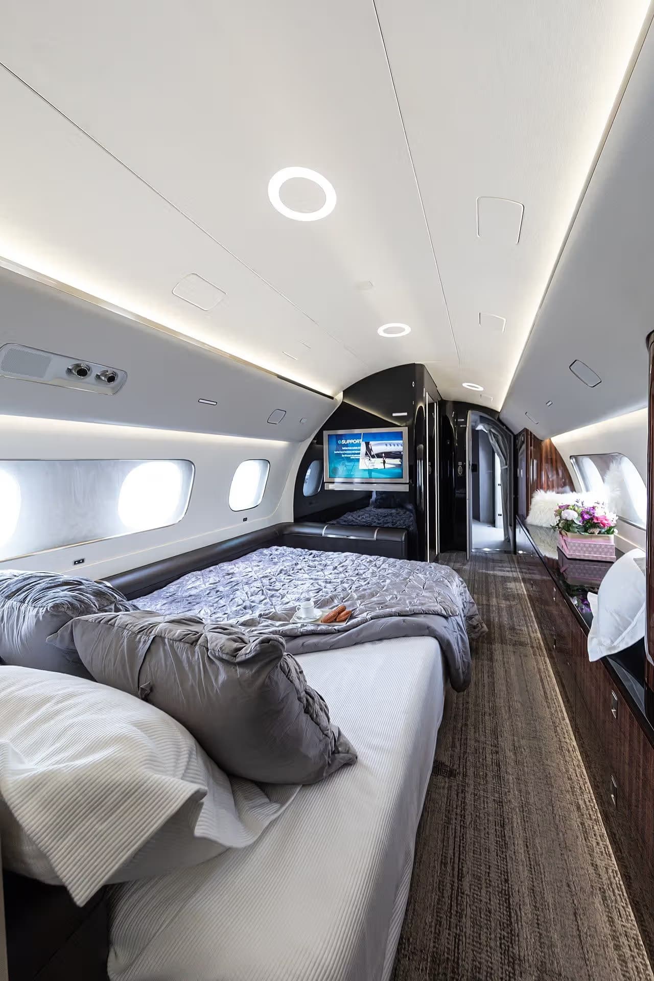 N727EE — Business jet
