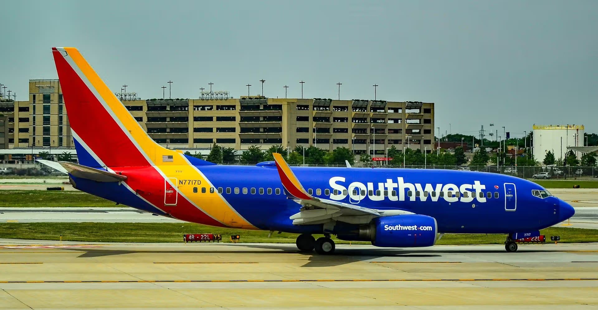 N7717D — Twin-engine aircraft