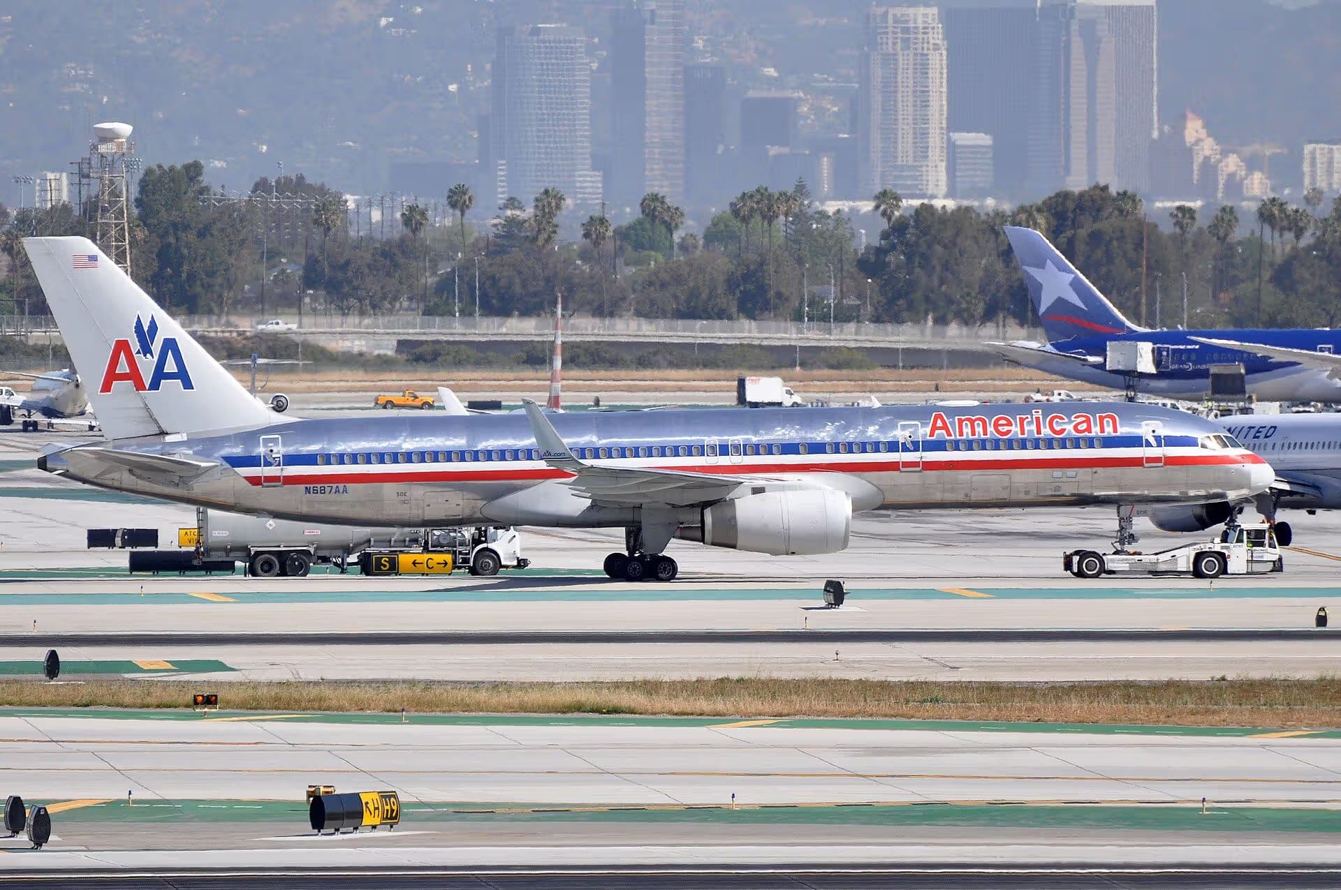 N687AA — Boeing