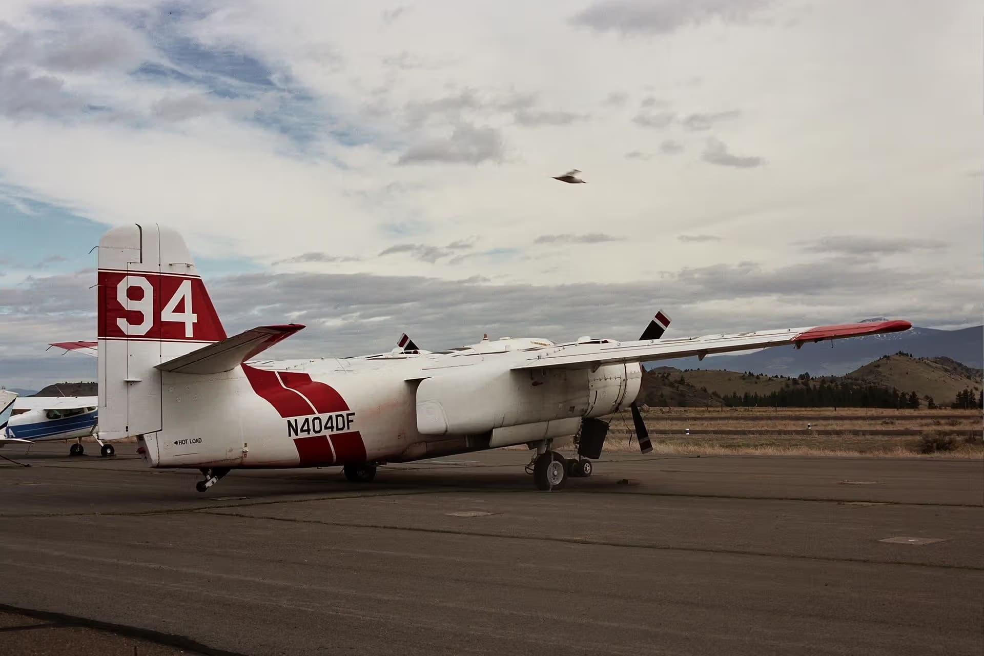 N404DF — Twin-engine aircraft at Weed Airport