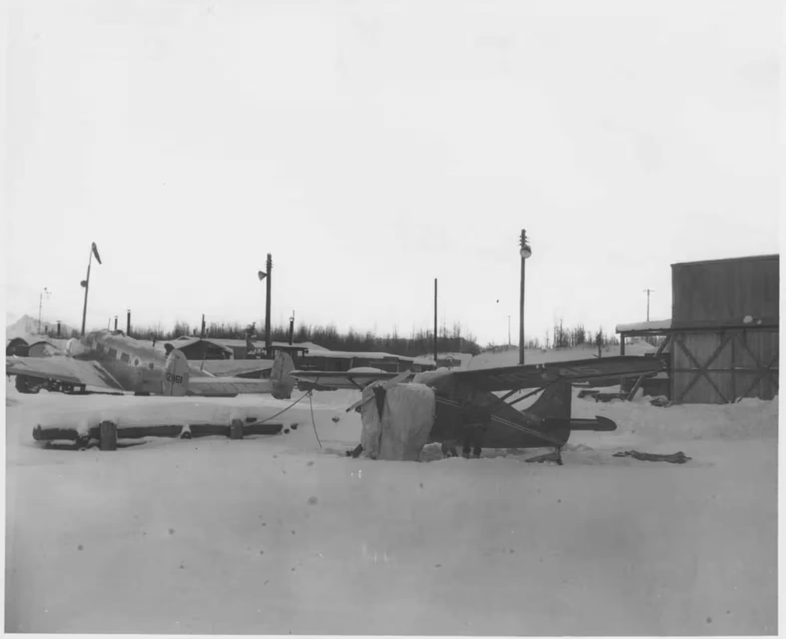 Unidentified — Twin-engine aircraft