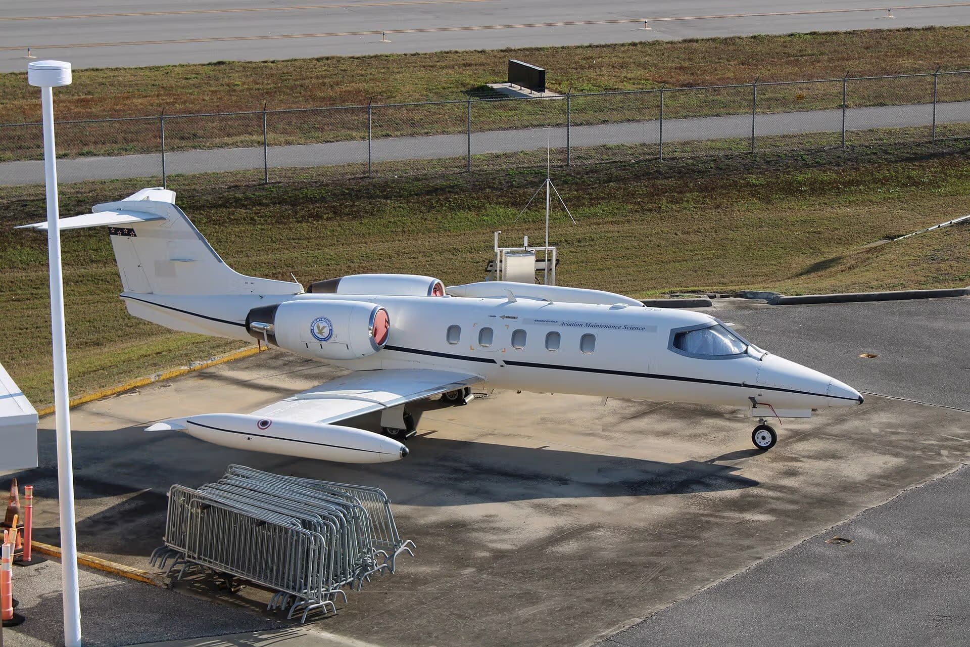 Unidentified — Business jet