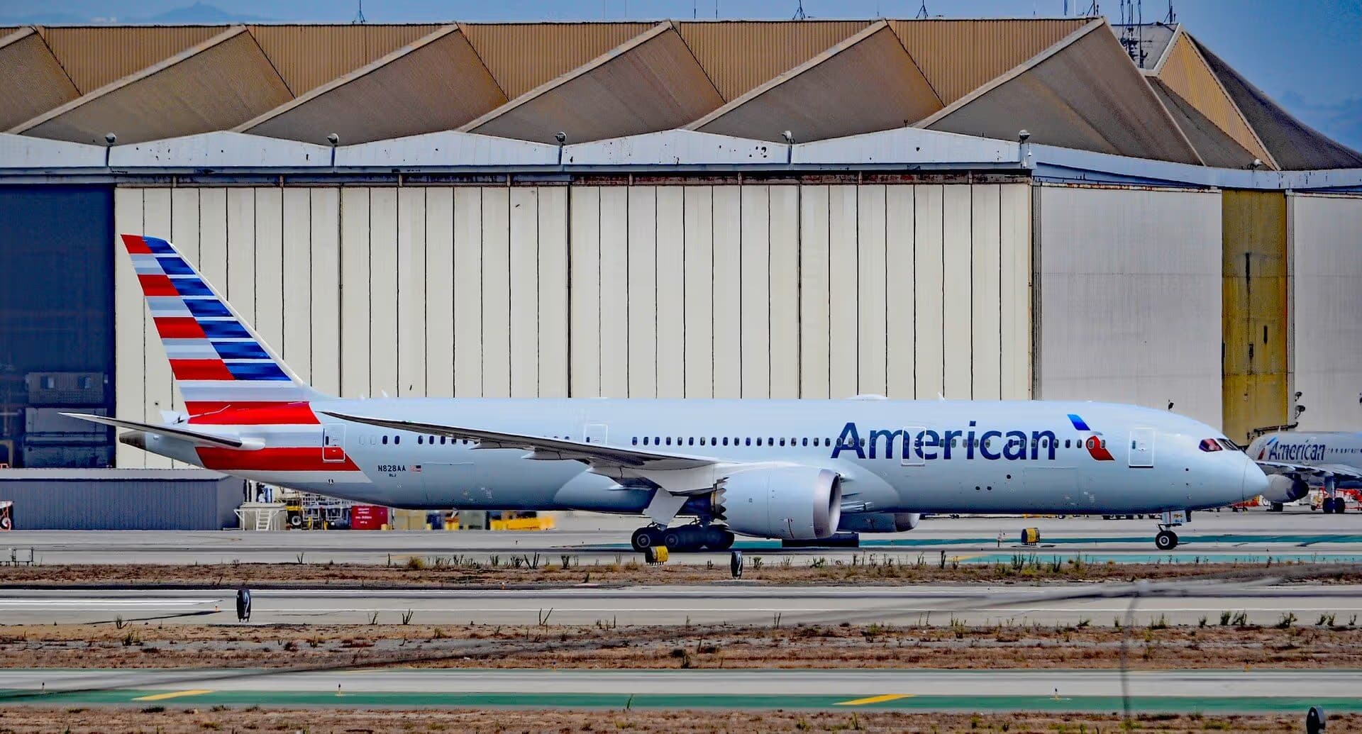 N828AA — Boeing