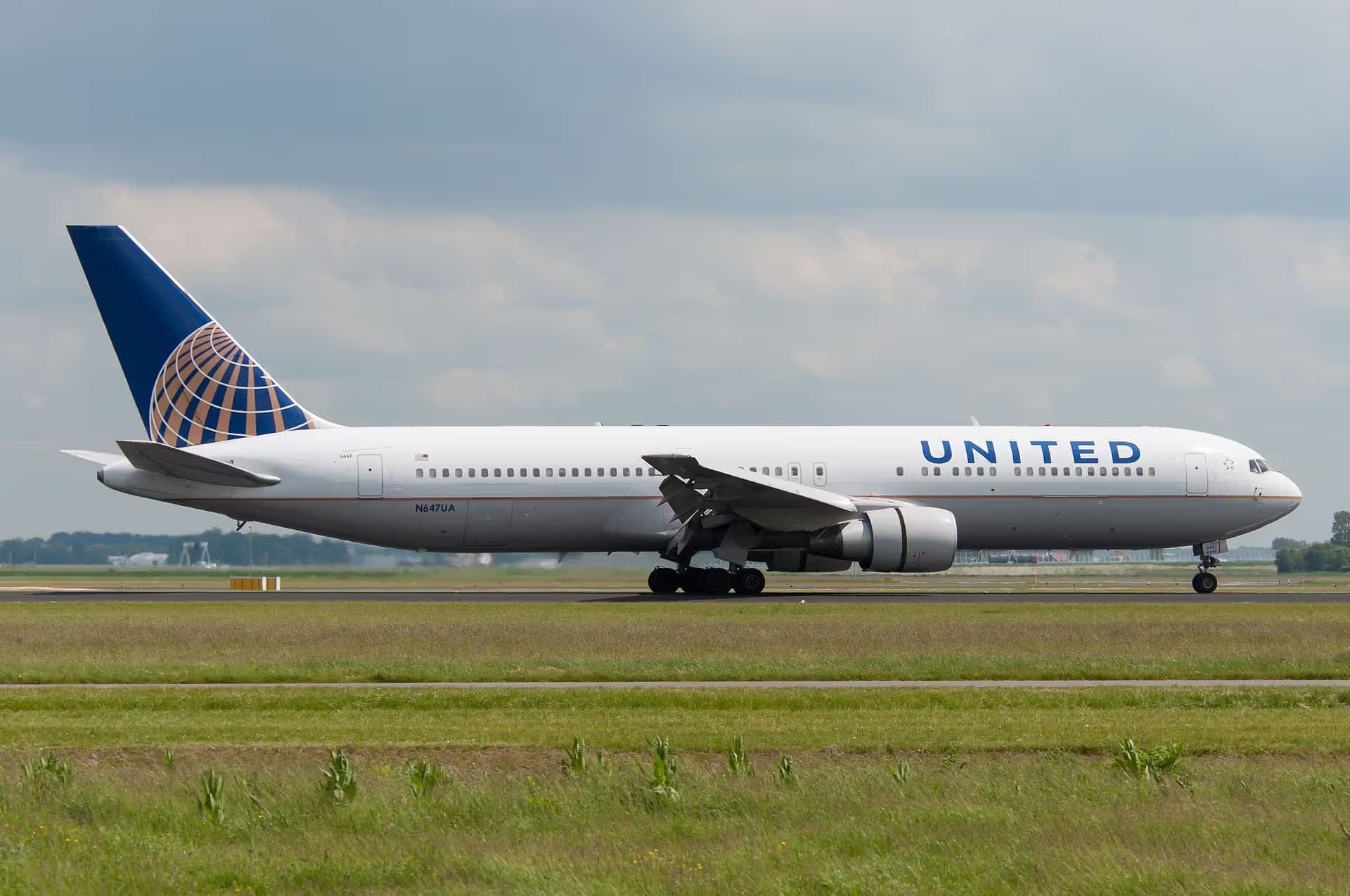N647UA — Boeing
