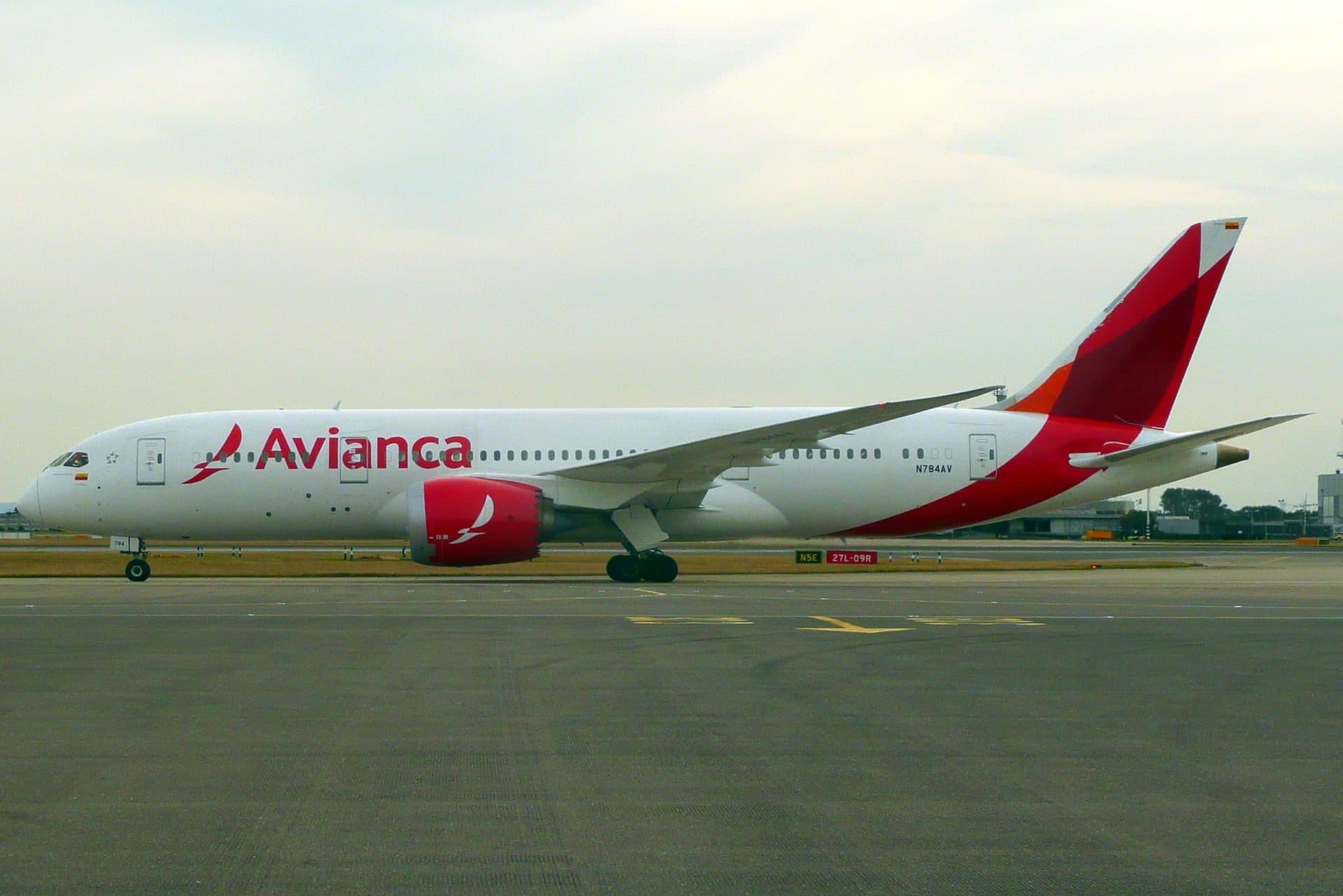 N784AV — Twin-engine aircraft