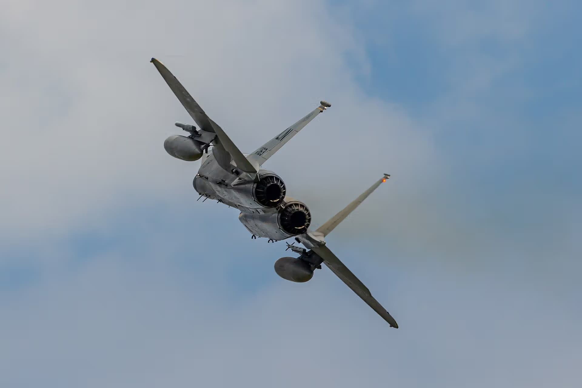 Unidentified — Twin-engine aircraft