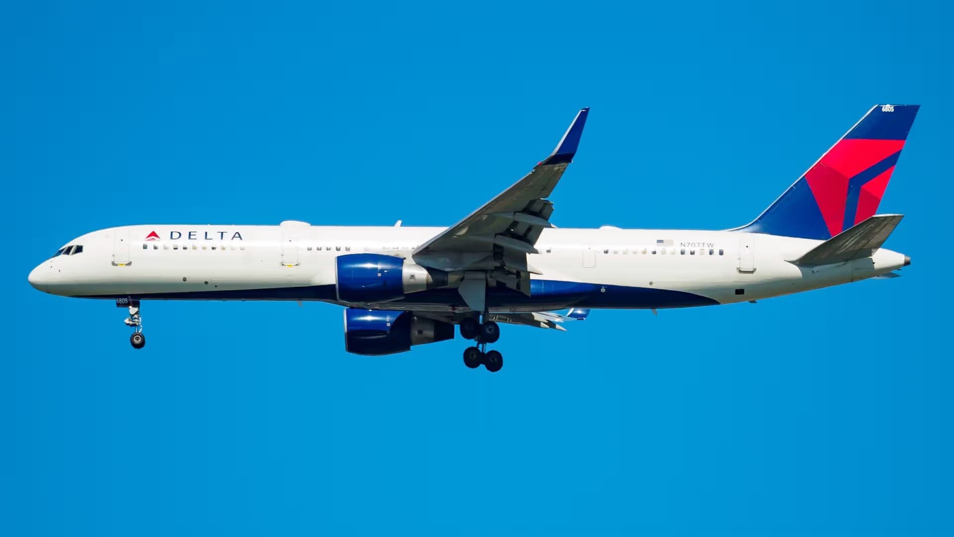 N707TW — Twin-engine aircraft