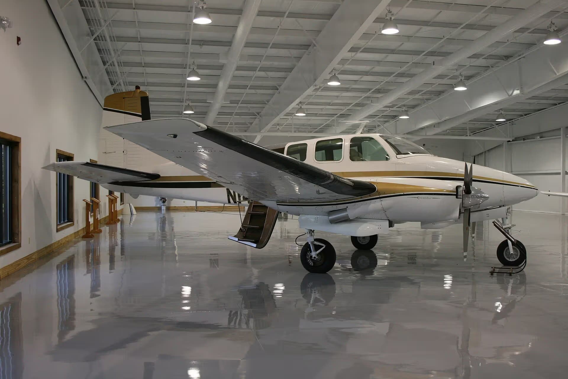 N14VU — Twin-engine aircraft